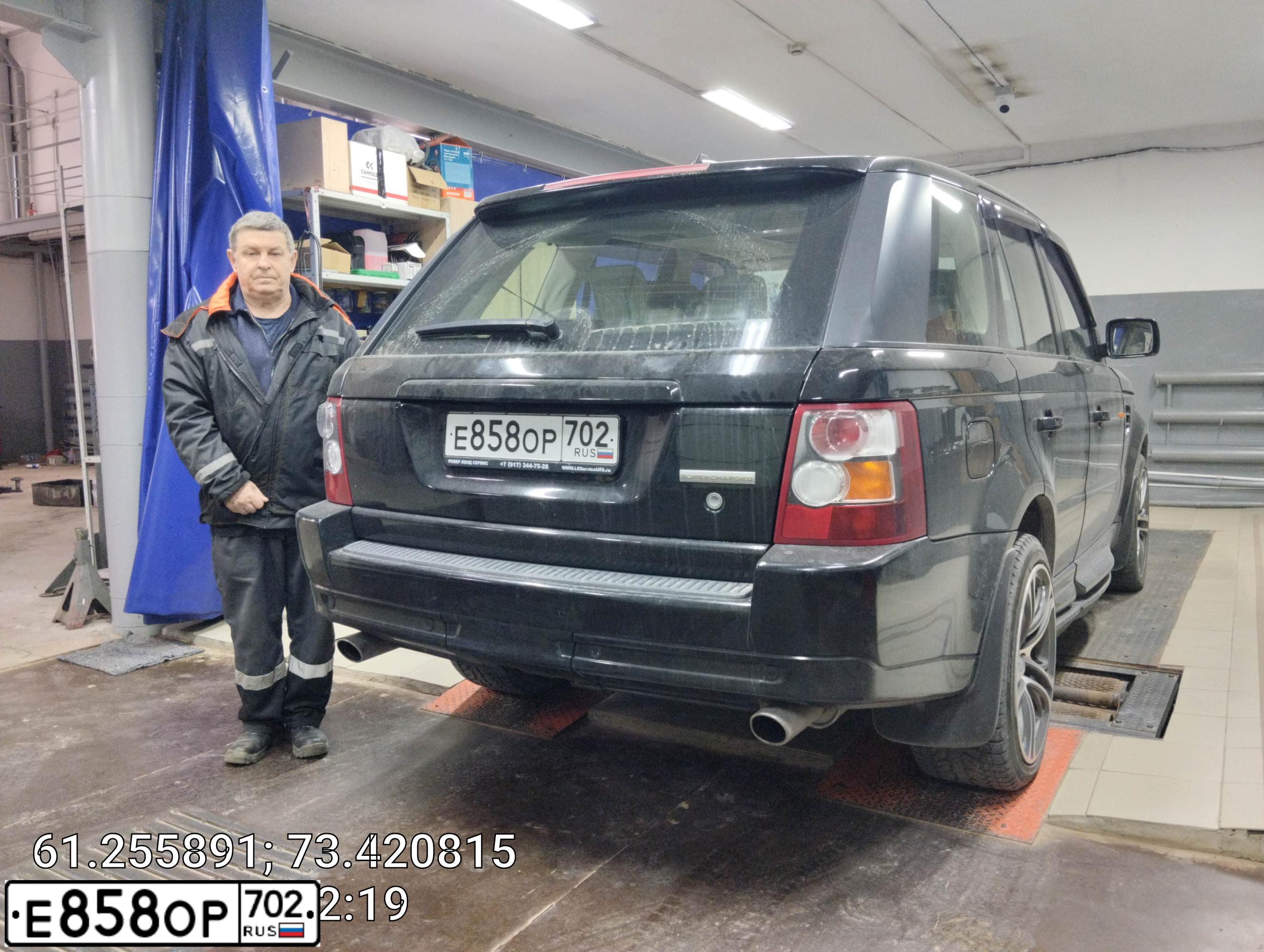 Фото автомобиля LANDROVER RANGE ROVER SPORT, 2006 — госномер Е888СМ177. Цвет: ЧЕРНЫЙ