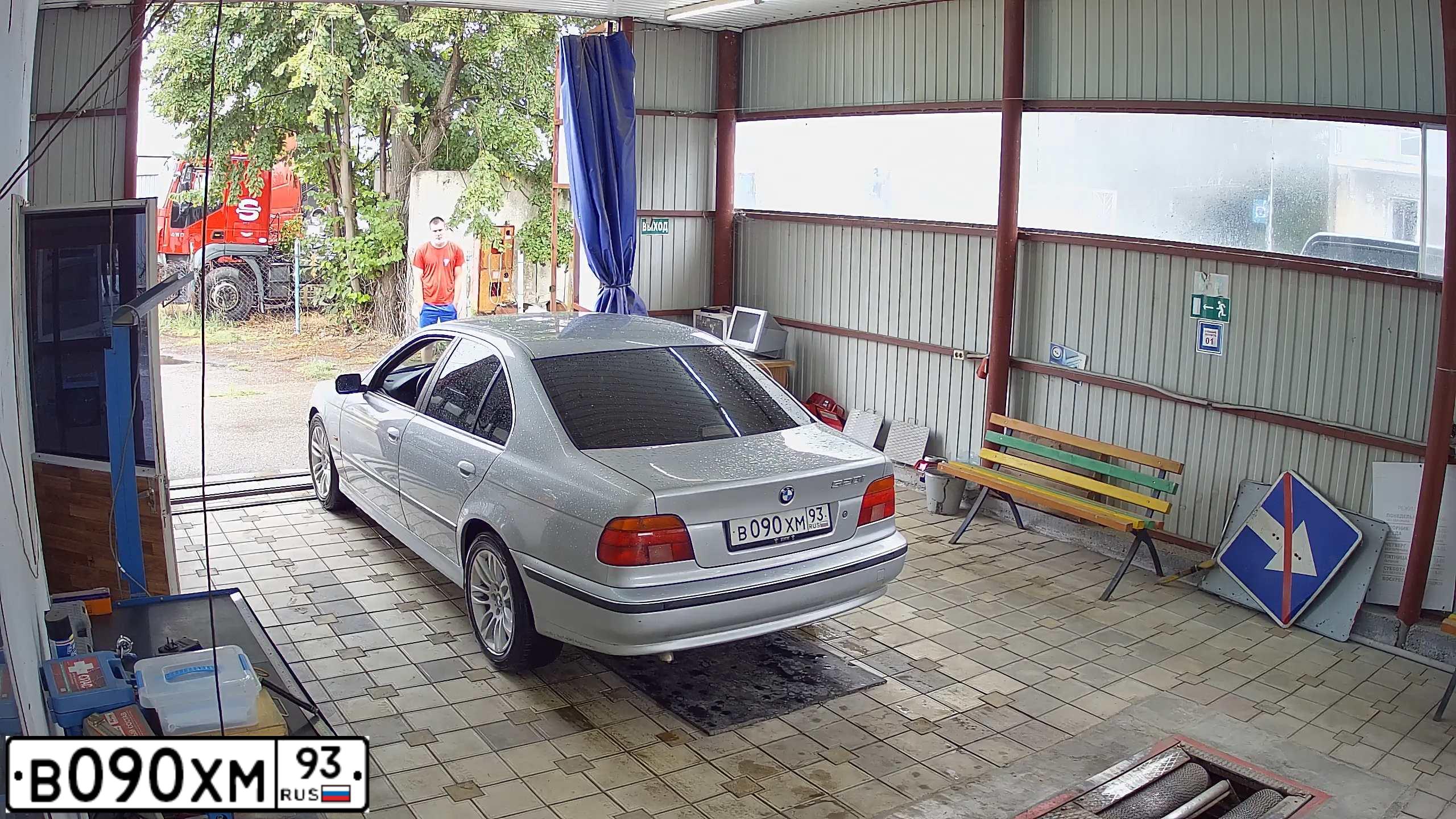 Фото автомобиля BMW 520, 1998 — госномер Х443ВР323. Цвет: (БЕЛЫЙ)СЕРЕБРИСТЫЙ
