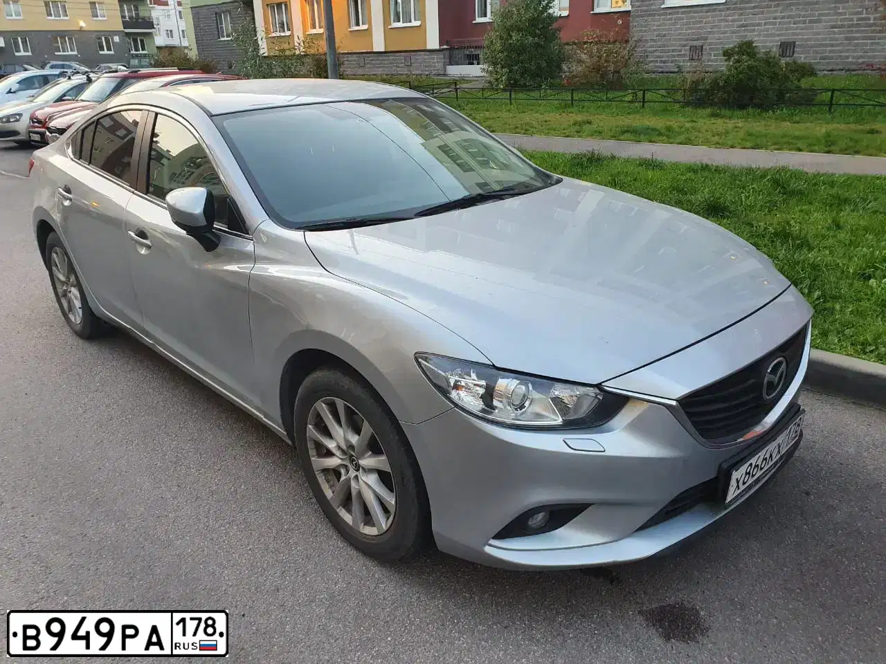 Фото автомобиля MERCEDES B-KLASSE, 2013 — госномер В949РА178. Цвет: ЧЕРНЫЙ