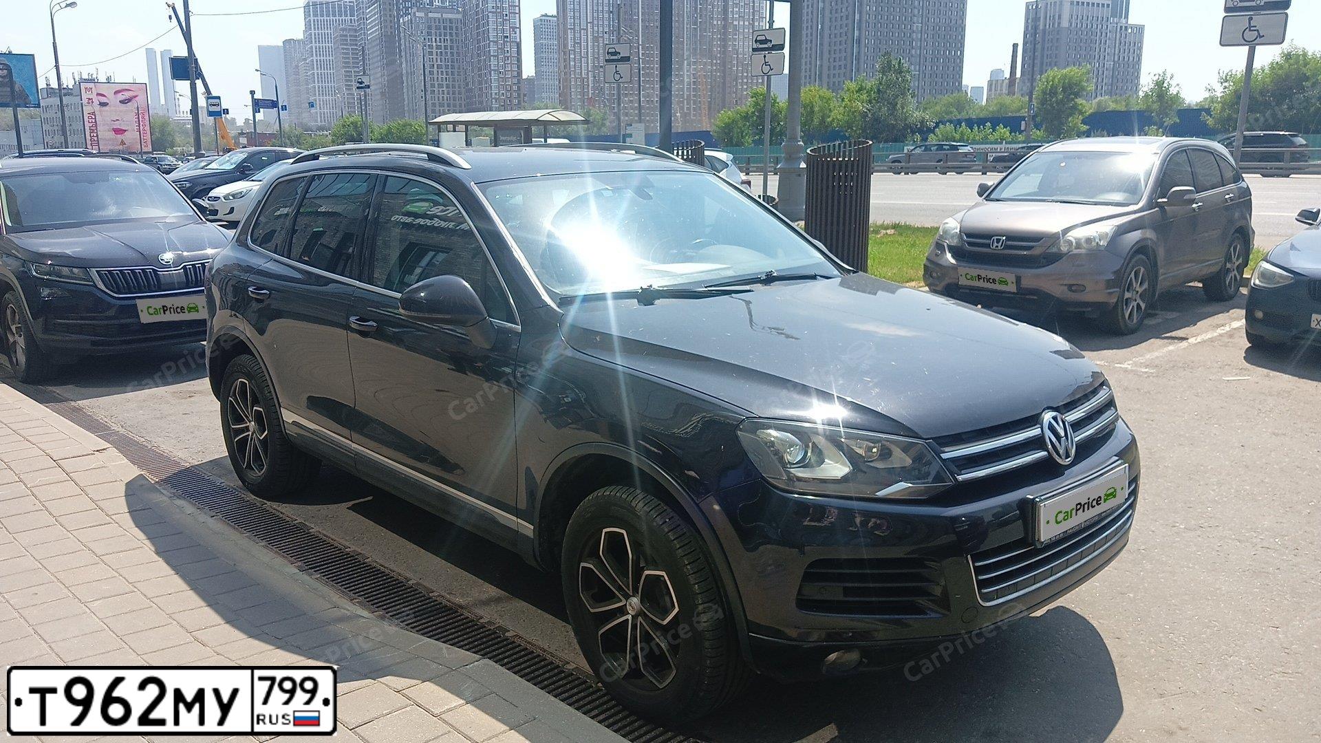 Фото автомобиля VOLKSWAGEN TOUAREG, 2013 — госномер Т962МУ799. Цвет: ЧЕРНЫЙ