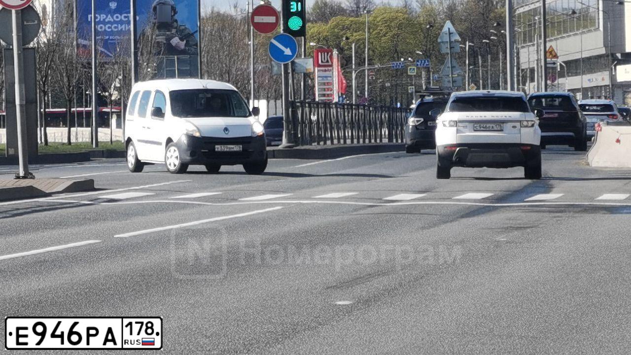Фото автомобиля MERCEDES G-KLASSE, 1996 — госномер У060КН98. Цвет: ЧЕРНЫЙ