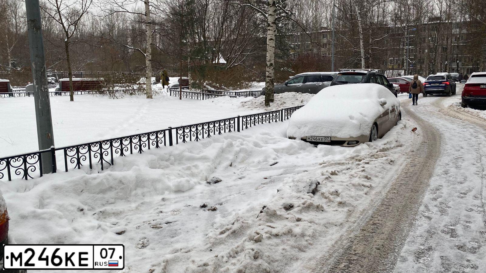 Фото автомобиля MERCEDES CLS-KLASSE, 2005 — госномер Е500МВ98. Цвет: БЕЖЕВЫЙ