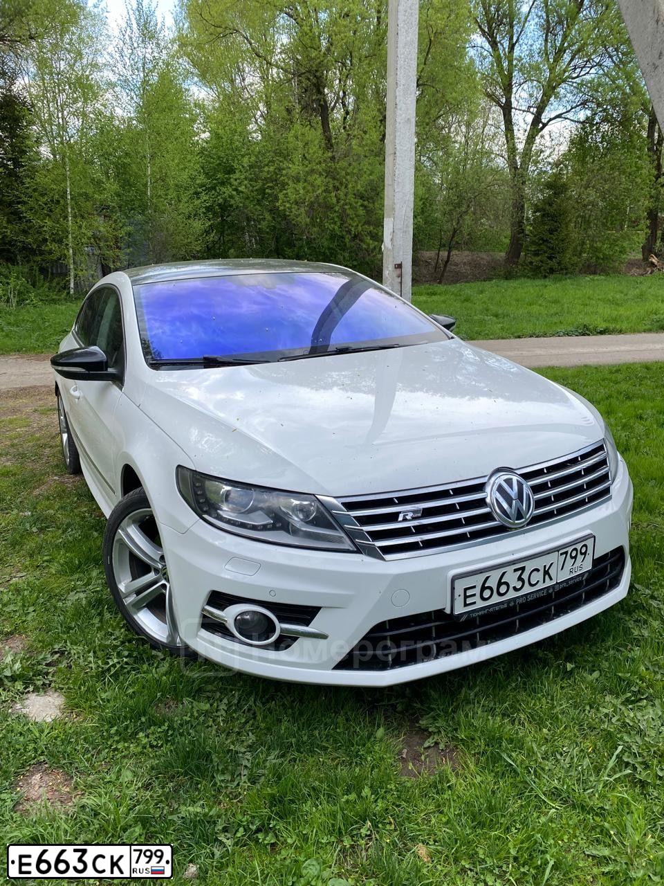 Фото автомобиля VOLKSWAGEN CC, 2013 — госномер Е663СК799. Цвет: Белый