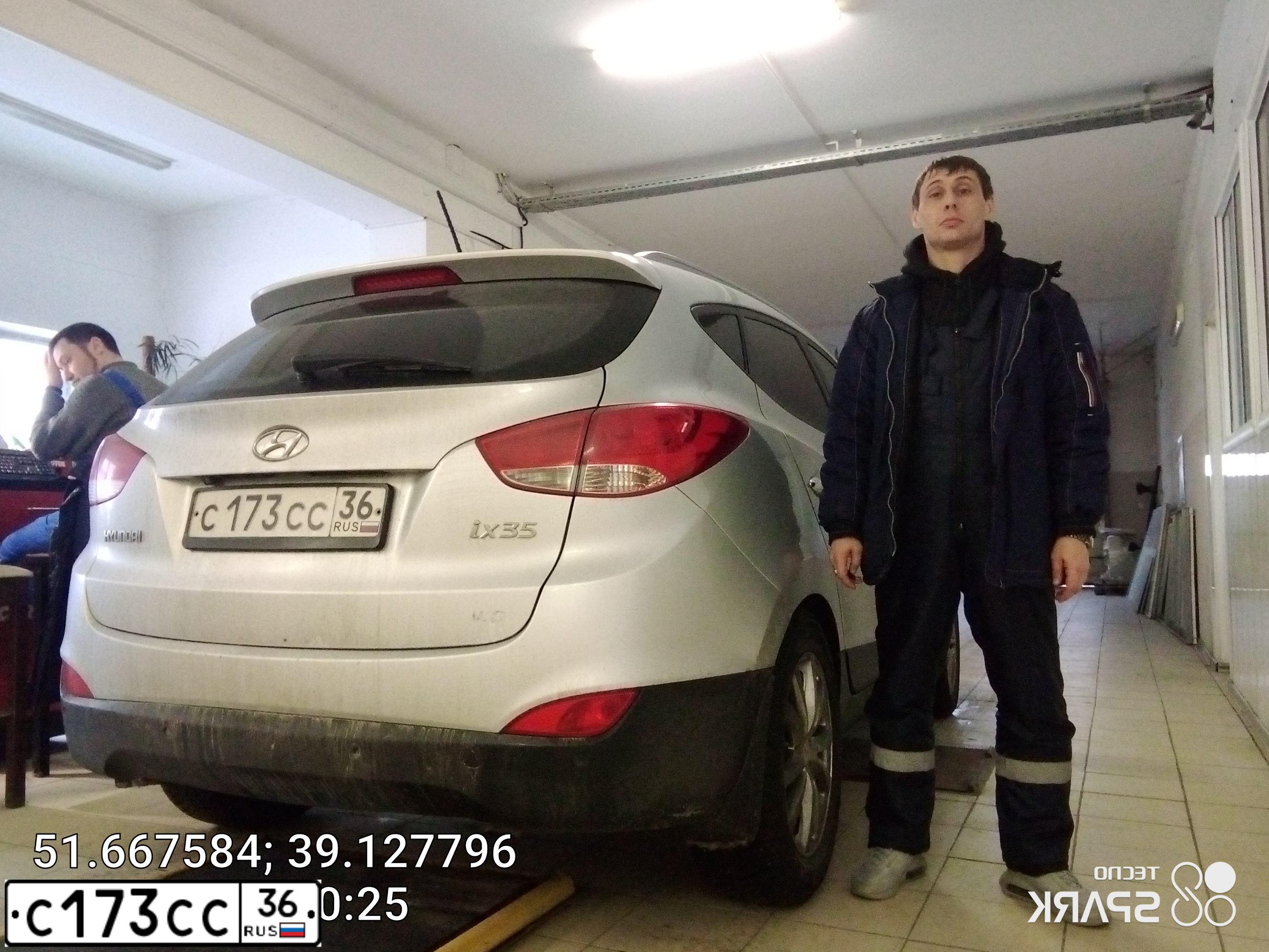 Фото автомобиля HYUNDAI IX35, 2011 — госномер С173СС36. Цвет: Серебристый
