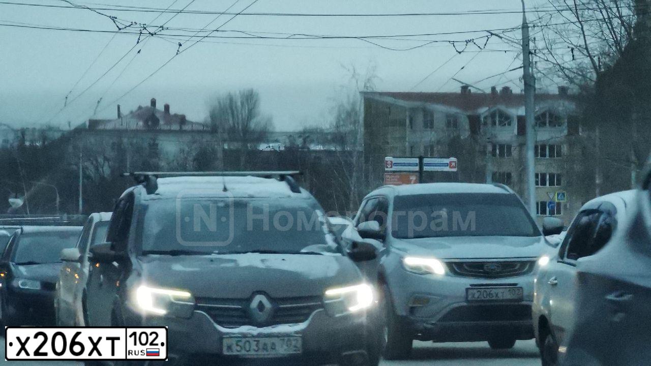 Фото автомобиля GEELY Y ATLAS, 2019 — госномер Х206ХТ102. Цвет: Серебристый