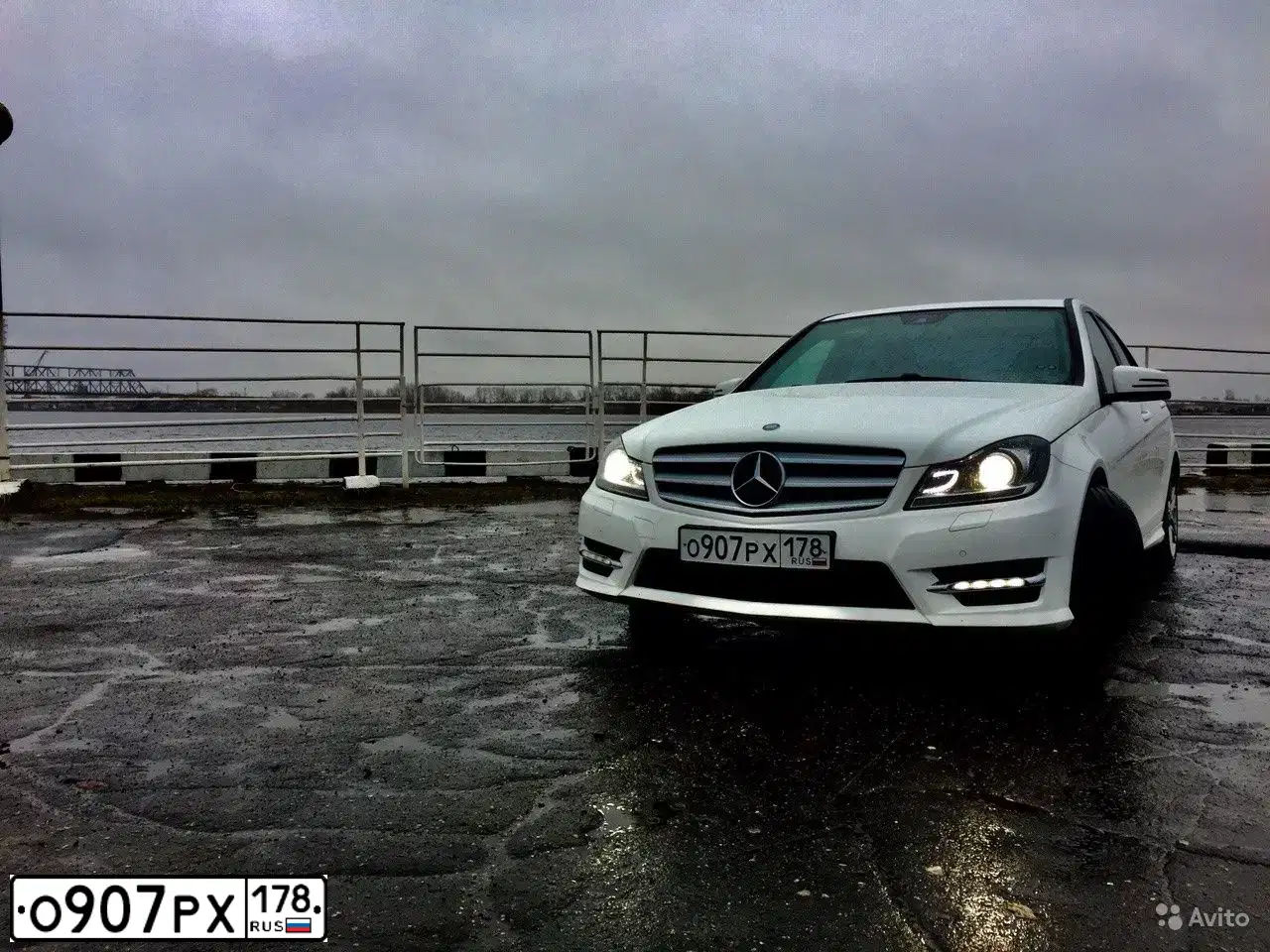 Фото автомобиля MERCEDES C-KLASSE, 2013 — госномер О907РХ178. Цвет: БЕЛЫЙ