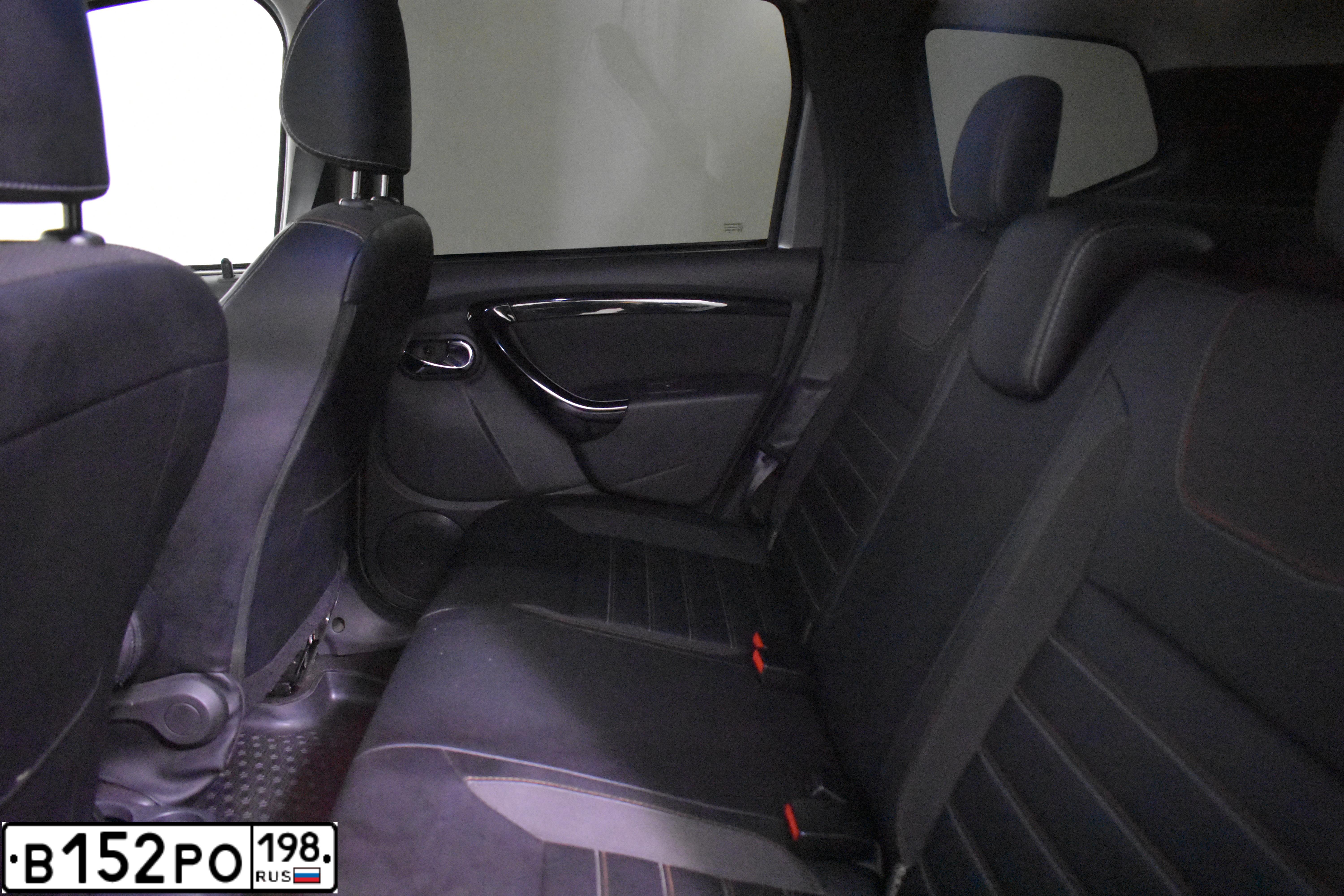 Фото автомобиля RENAULT DUSTER, 2019 — госномер В152РО198. Цвет: ТЕМНО-СЕРЫЙ