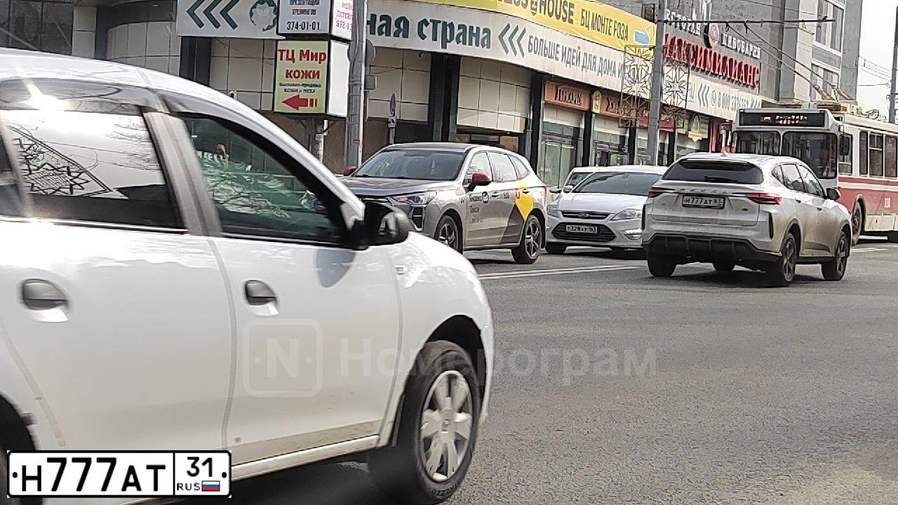 Фото автомобиля BMW X3, 2012 — госномер А752МК799. Цвет: Белый