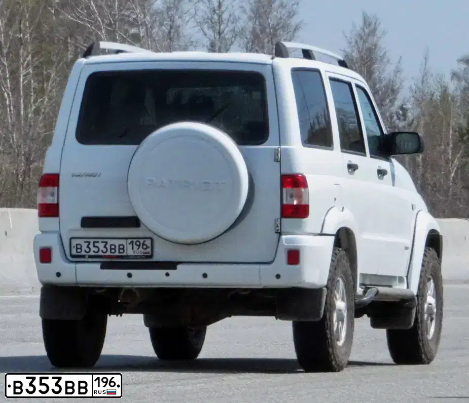 Фото автомобиля UAZ 3163 PATRIOT, 2014 — госномер В353ВВ196. Цвет: БЕЛЫЙ