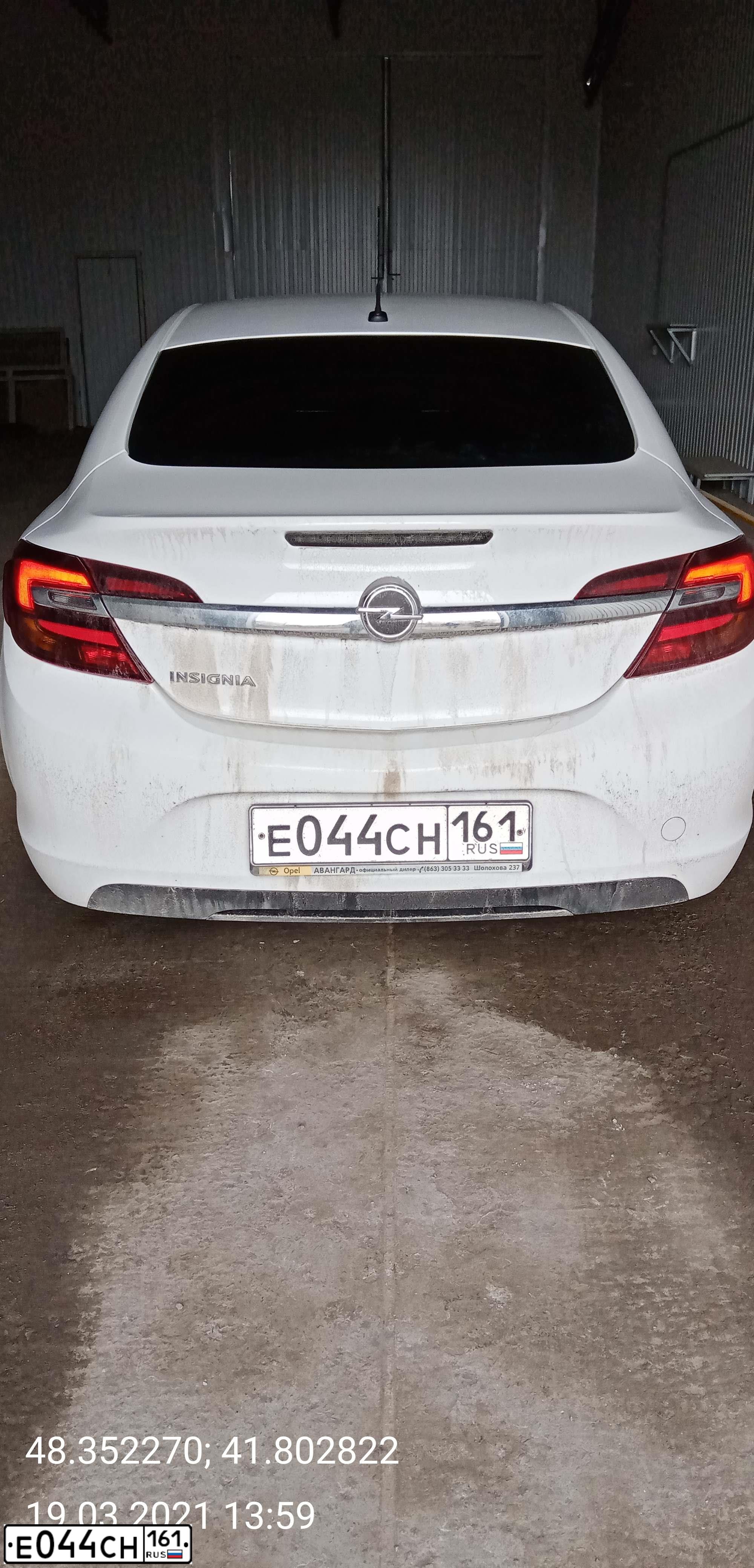 Фото автомобиля OPEL INSIGNIA, 2013 — госномер Е044СН161. Цвет: Белый