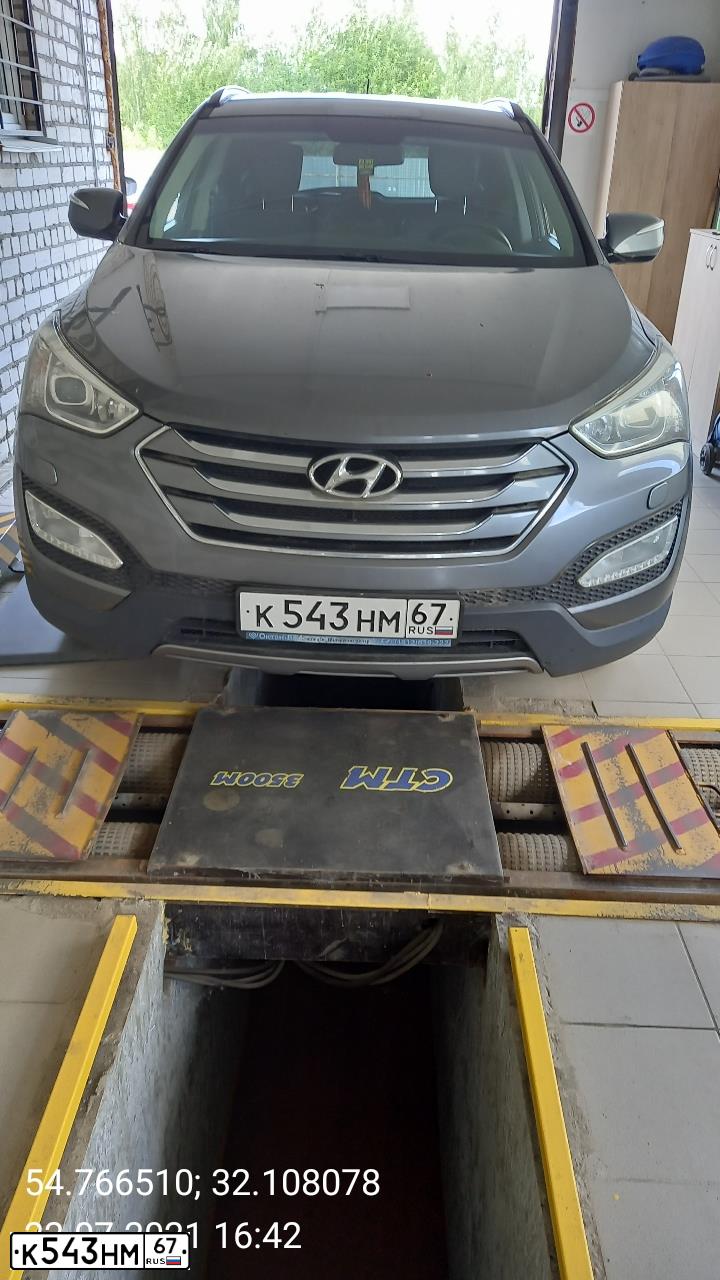Фото автомобиля HYUNDAI SANTA FE, 2013 — госномер К543НМ67. Цвет: СЕРЫЙ