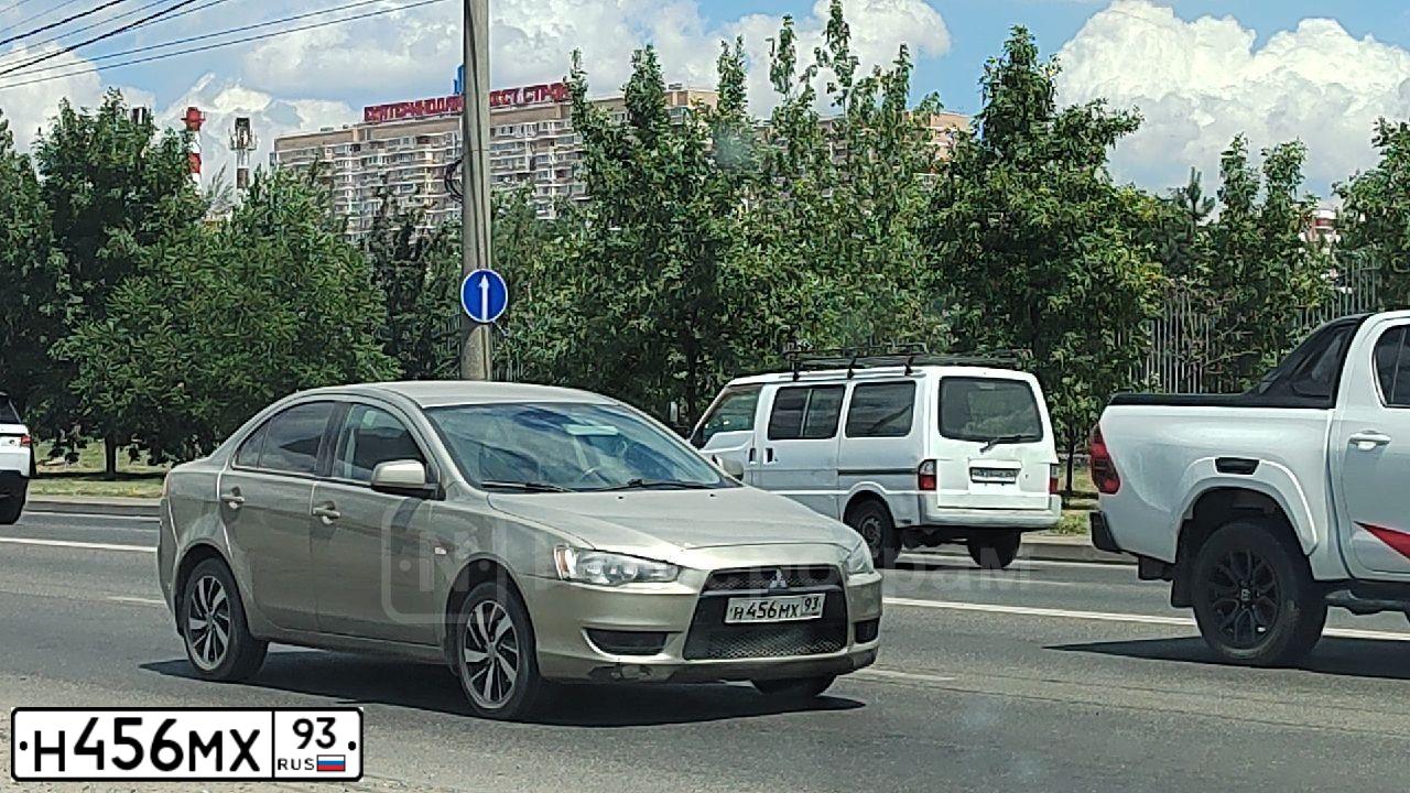 Фото автомобиля MITSUBISHI LANCER, 2008 — госномер В773КС180. Цвет: БЕЖЕВЫЙ