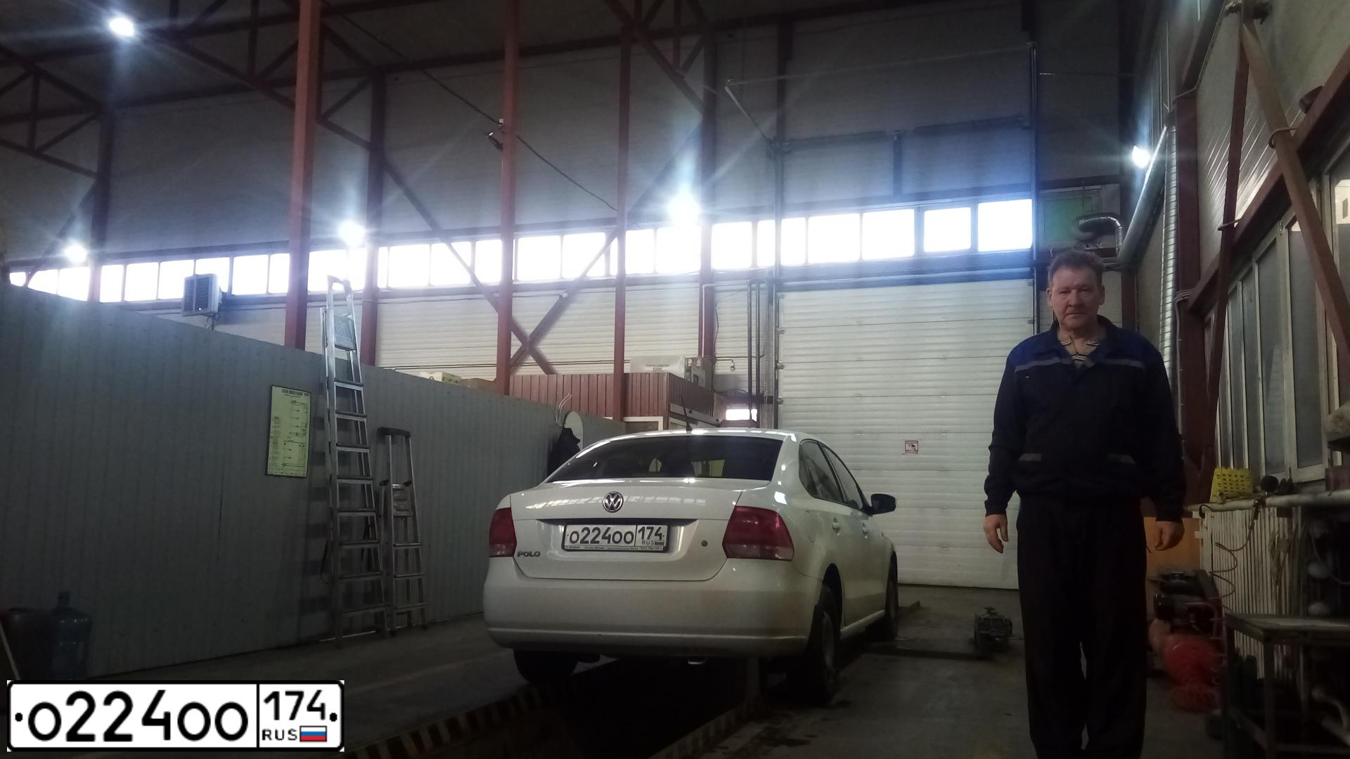 Фото автомобиля VOLKSWAGEN POLO, 2014 — госномер О224ОО174. Цвет: БЕЛЫЙ