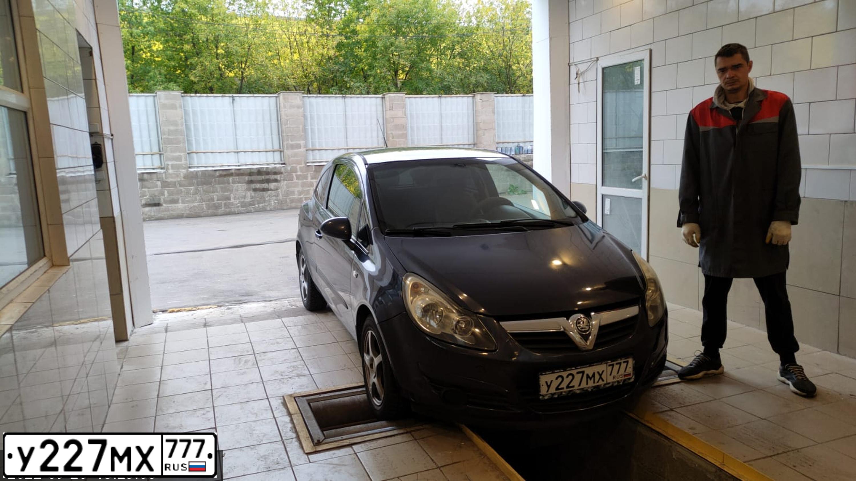 Фото автомобиля OPEL L CORSA, 2007 — госномер Р827АУ977. Цвет: СЕРЫЙ ТЕМНЫЙ