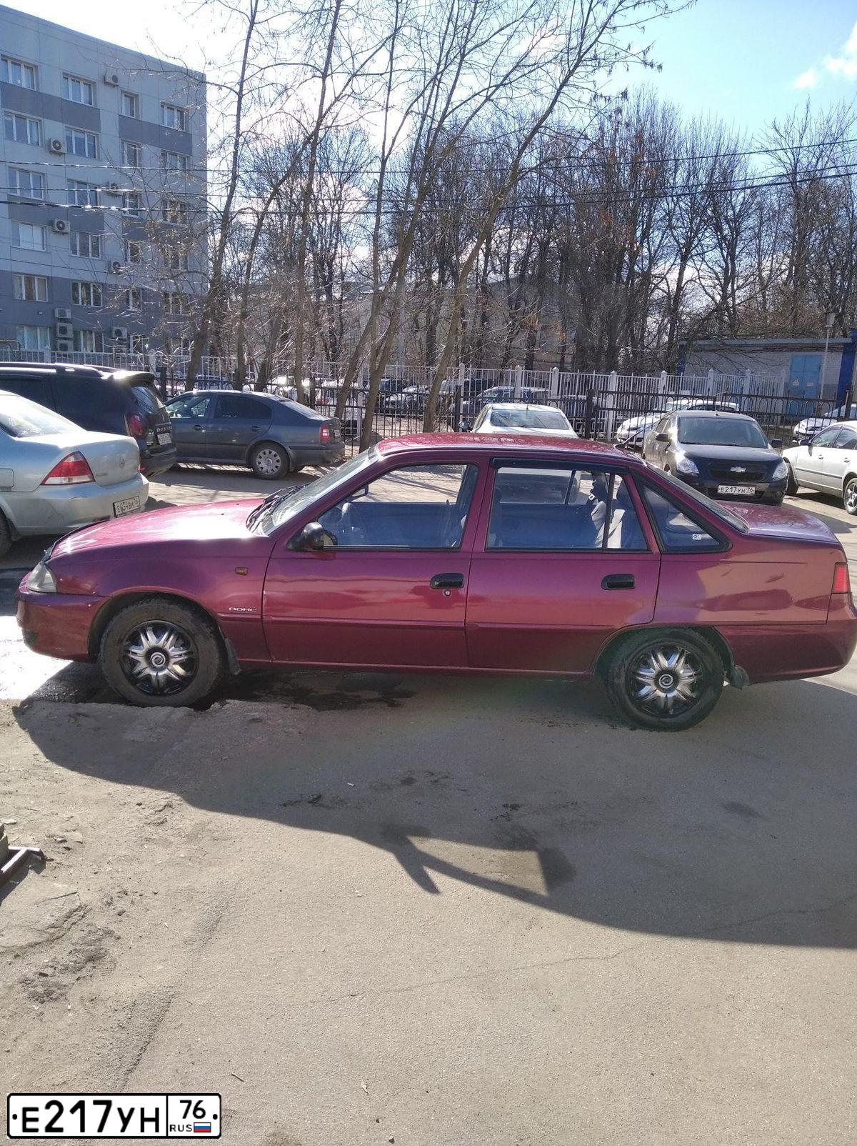 Фото автомобиля CHEVROLET COBALT, 2013 — госномер Е217УН76. Цвет: ЧЕРНЫЙ
