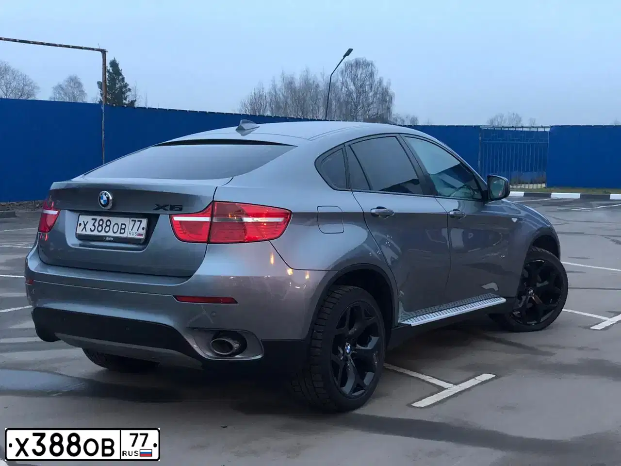 Фото автомобиля BMW X6, 2008 — госномер Х388ОВ77. Цвет: СЕРЫЙ