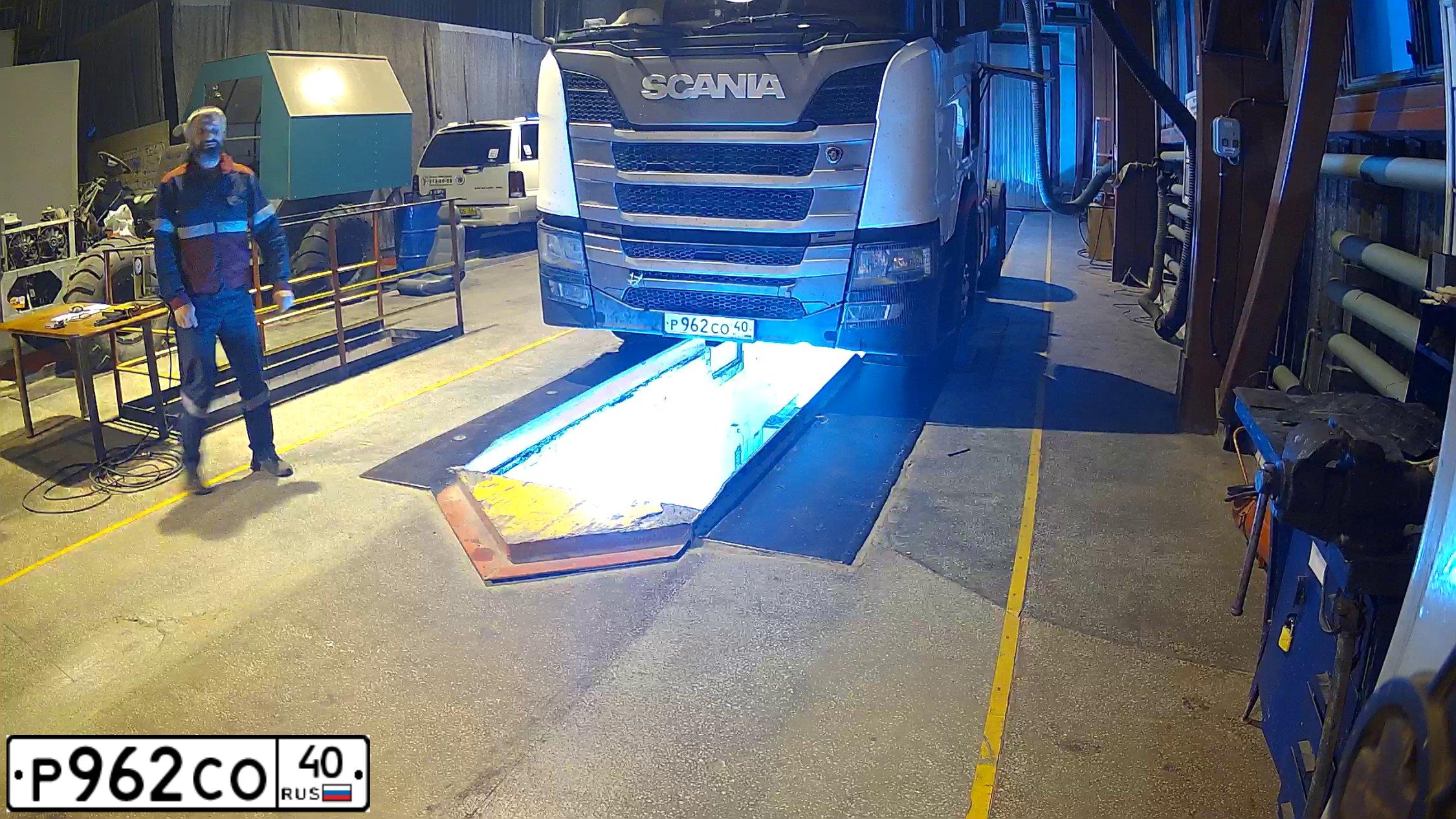 Фото автомобиля SCANIA SERIE R /4X2/, 2019 — госномер Р962СО40. Цвет: Белый