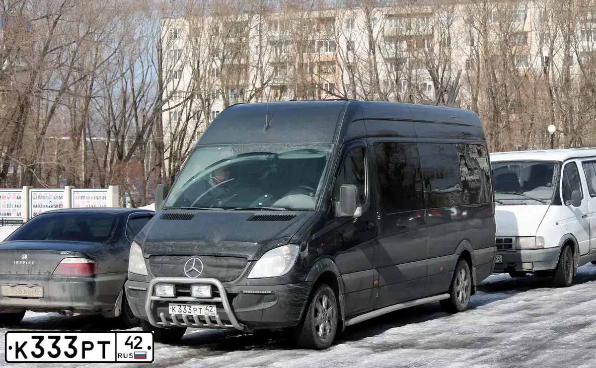 Фото автомобиля MERCEDES SPRINTER, 2009 — госномер К333РТ42. Цвет: ЧЕРНЫЙ