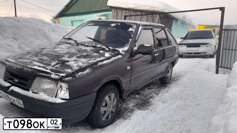 Фото автомобиля IZH 2126, 2004 — госномер Т098ОК02. Цвет: КОРИЧНЕВЫЙ БАКЛАЖАН