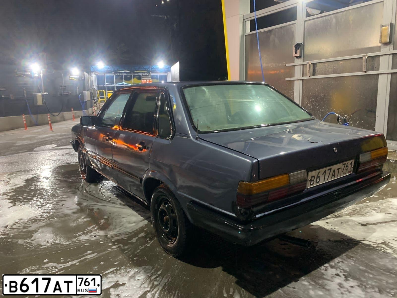 Фото автомобиля AUDI 80, 1984 — госномер В617АТ761. Цвет: ТЕМНО-СИНИЙ
