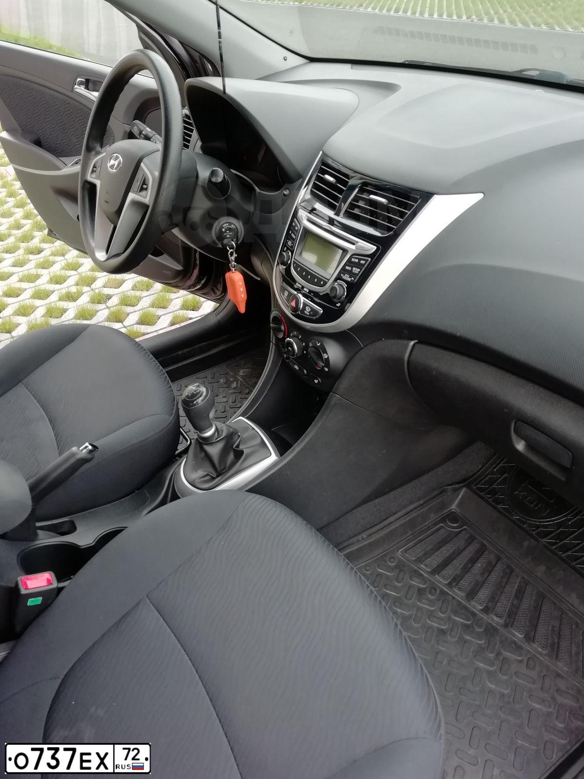 Фото автомобиля HYUNDAI SOLARIS, 2012 — госномер О444ОУ72. Цвет: ЧЕРНЫЙ
