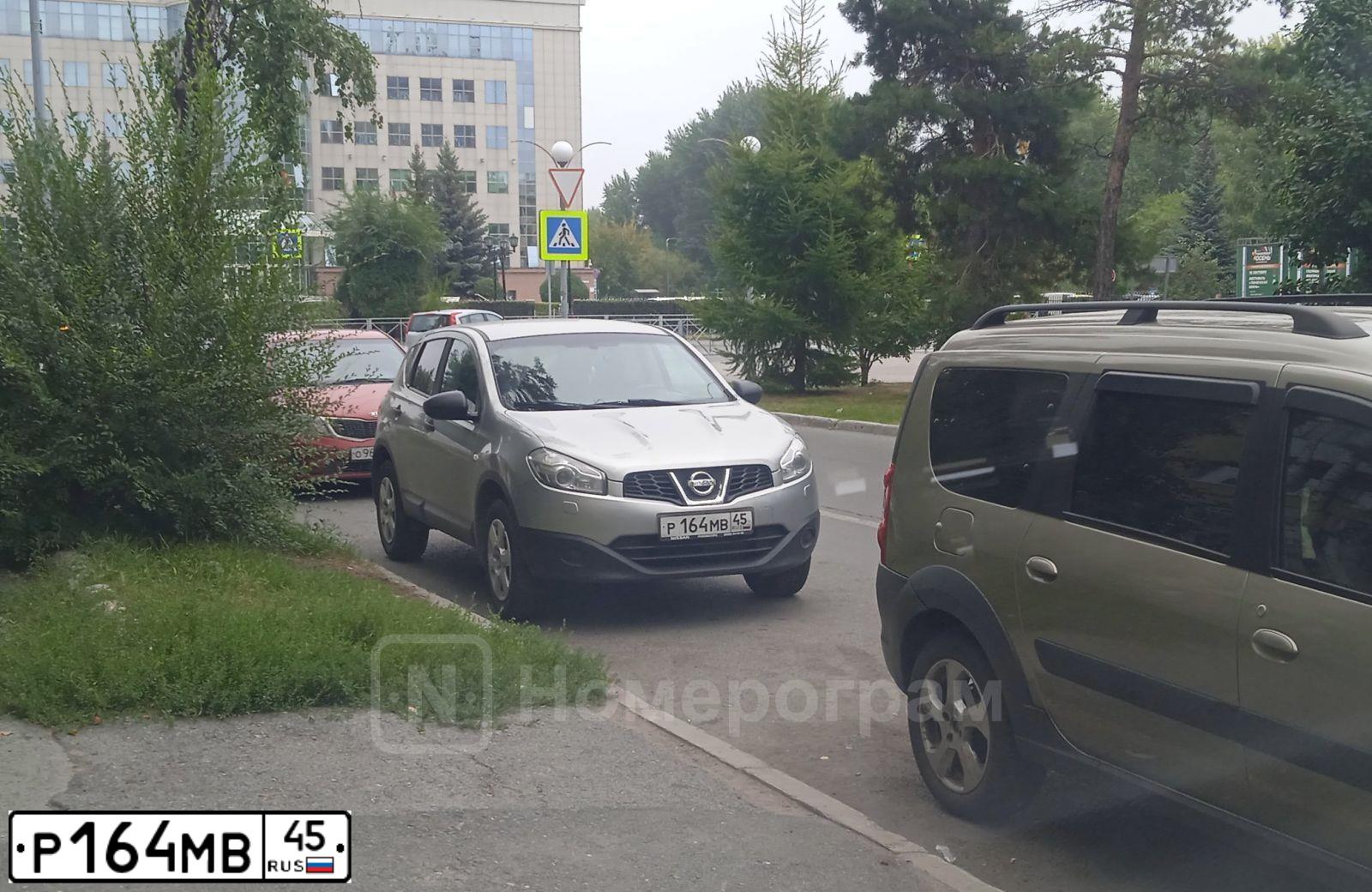Фото автомобиля NISSAN QASHQAI, 2010 — госномер В888ЕА45. Цвет: СЕРЕБРИСТЫЙ