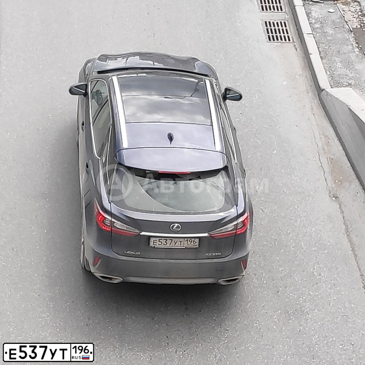 Фото автомобиля LEXUS RX, 2017 — госномер Е537УТ196. Цвет: СИНИЙ