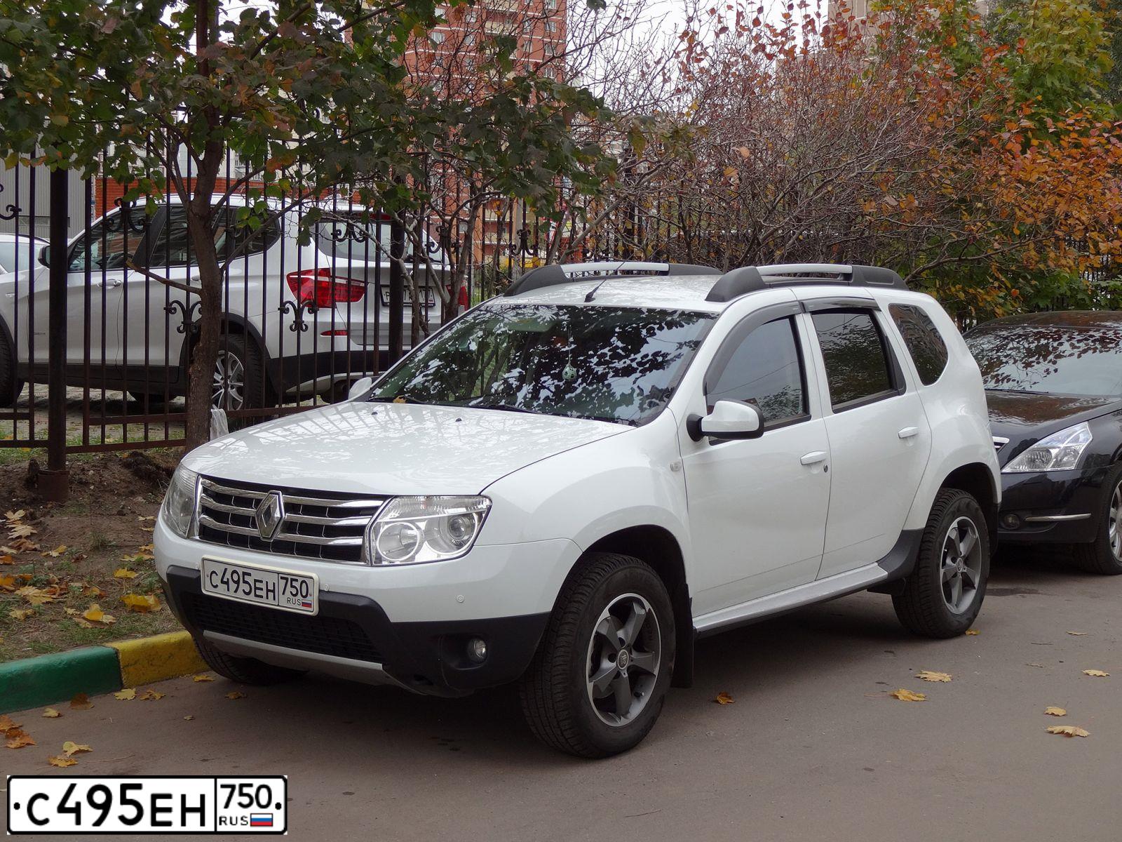 Фото автомобиля RENAULT DUSTER, 2013 — госномер В030АТ136. Цвет: Белый