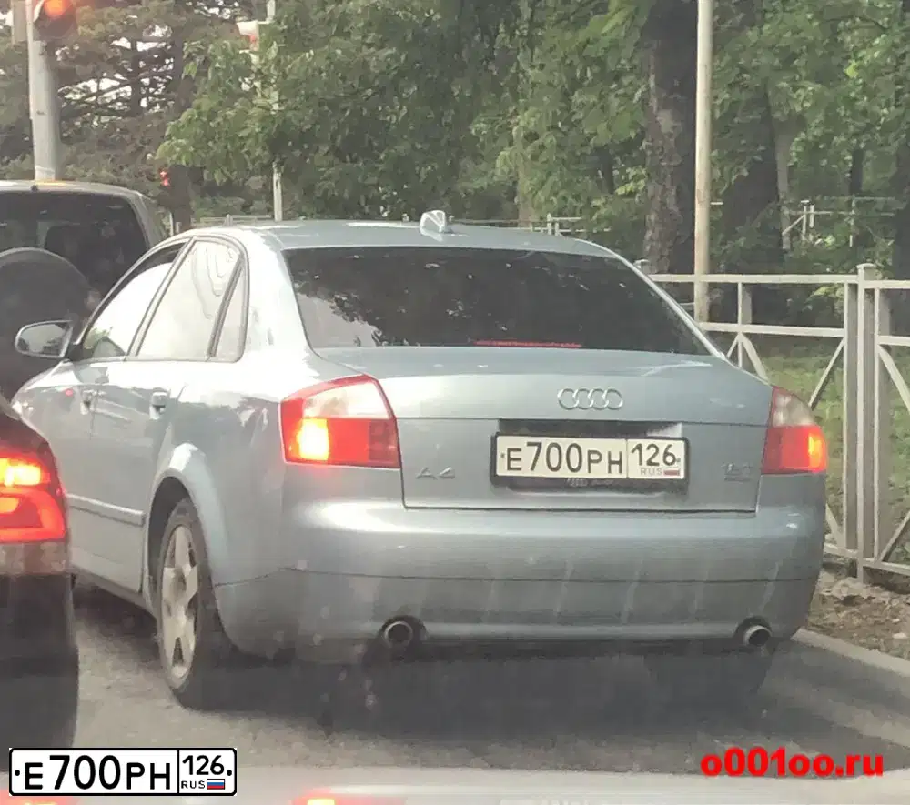 Фото автомобиля AUDI A4, 2004 — госномер О232ВО11. Цвет: БЕЛЫЙ СЕРЕБРИСТЫЙ