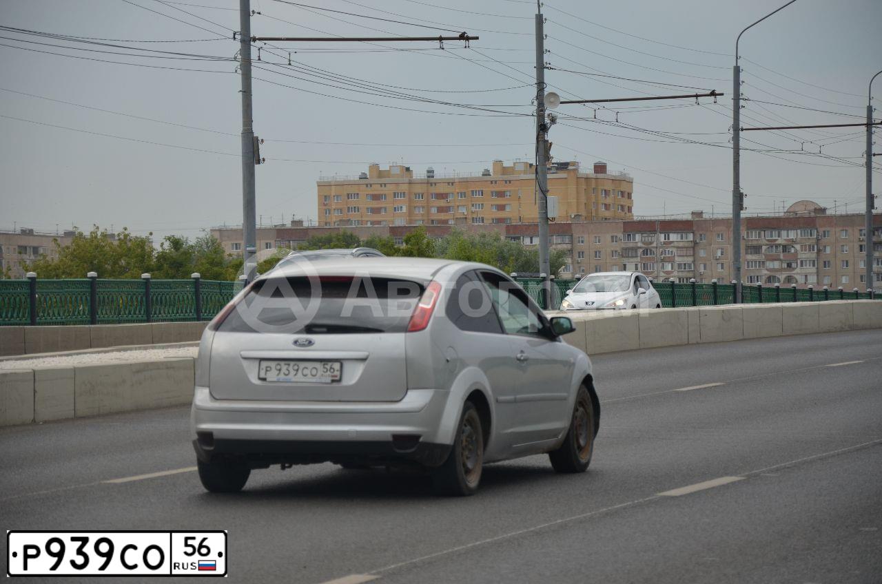 Фото автомобиля FORD FOCUS, 2007 — госномер Р939СО56. Цвет: Серебристый