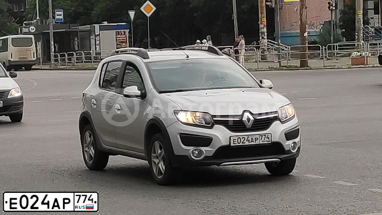 Фото автомобиля RENAULT SANDERO, 2015 — госномер Е024АР774. Цвет: СВЕТЛО-СЕРЫЙ