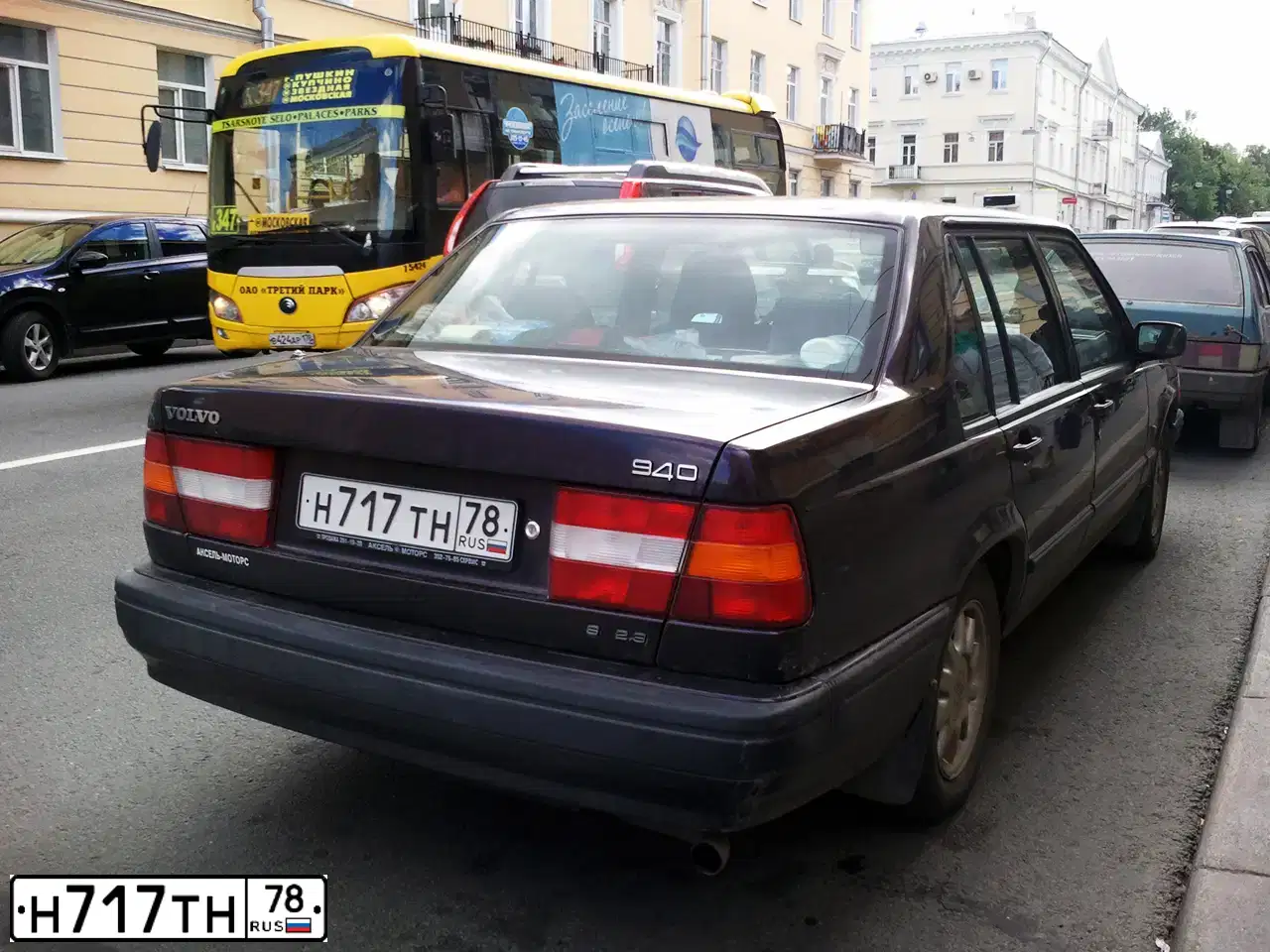 Фото автомобиля VOLVO 900-SERIE, 1997 — госномер Н717ТН78. Цвет: КРАСНЫЙ