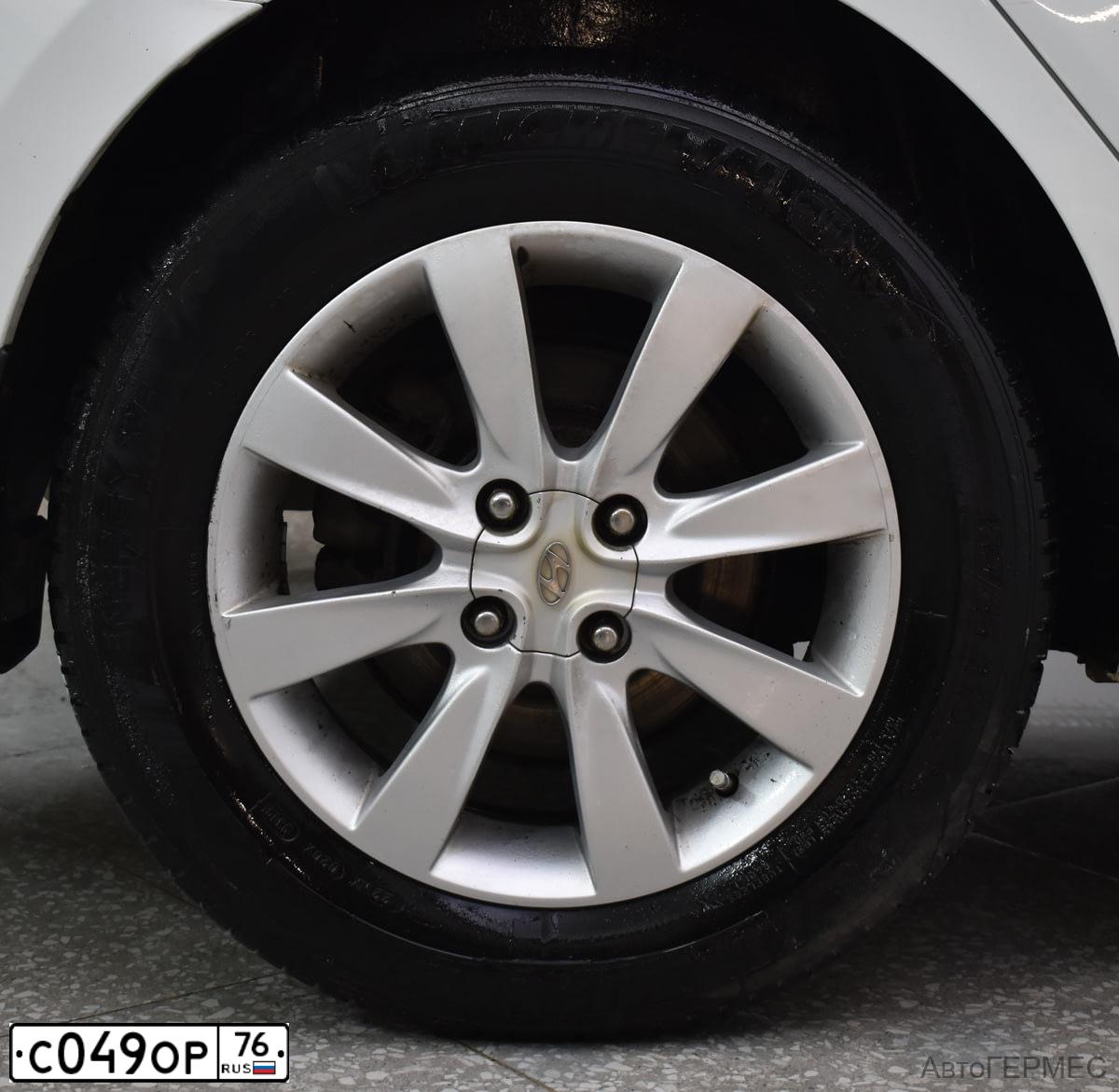 Фото автомобиля HYUNDAI SOLARIS, 2011 — госномер С049ОР76. Цвет: Белый