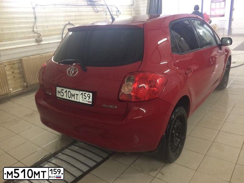 Фото автомобиля TOYOTA AURIS, 2008 — госномер М510МТ159. Цвет: Красный