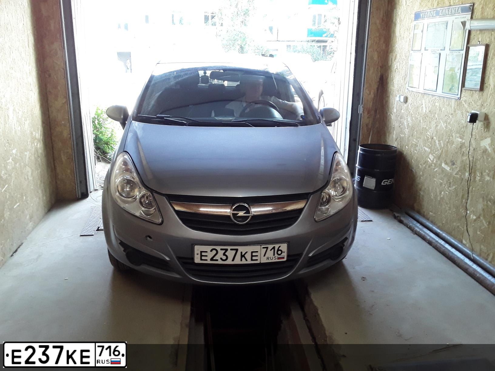 Фото автомобиля OPEL Corsa, 2008 — госномер Е237КЕ716