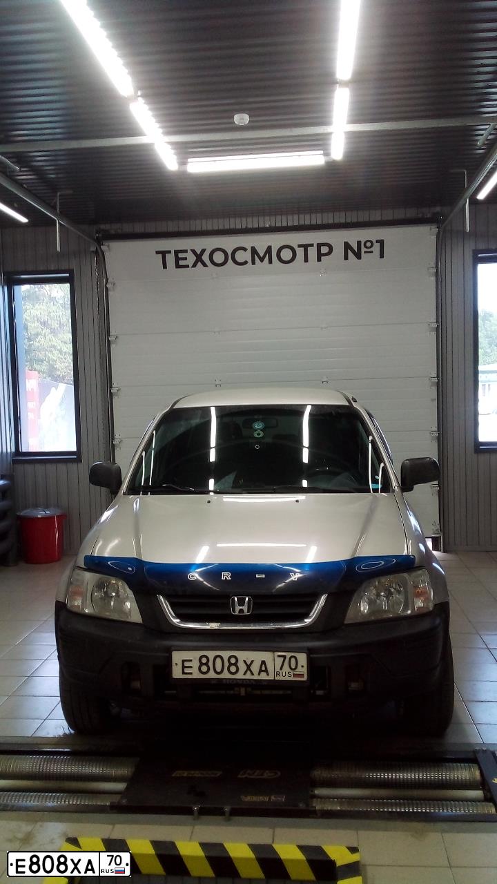 Фото автомобиля HONDA CR-V, 1998 — госномер Е212РН54. Цвет: СЕРЫЙ