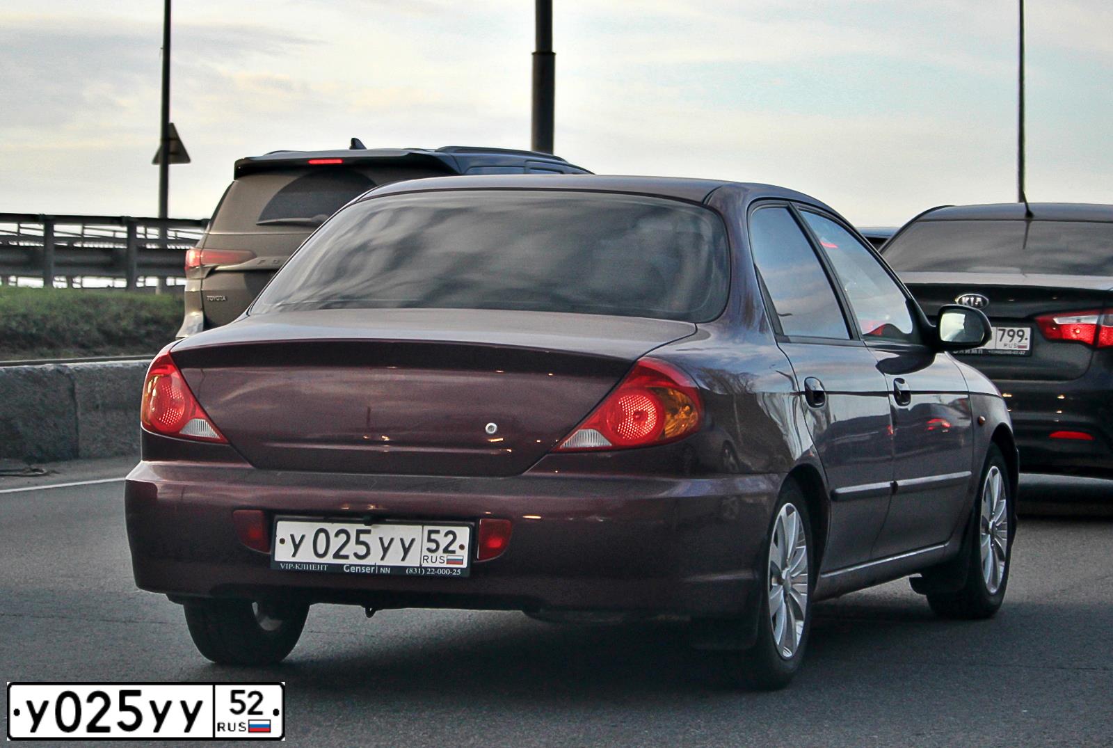 Фото автомобиля KIA SPECTRA, 2008 — госномер У025УУ52. Цвет: Красный