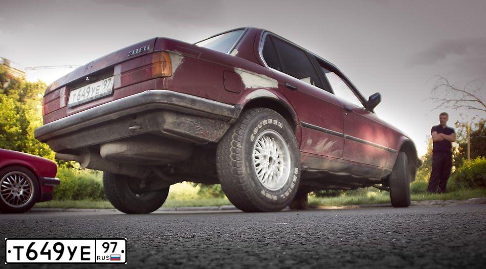 Фото автомобиля BMW SERIE 3, 1998 — госномер Т649УЕ97. Цвет: Красный