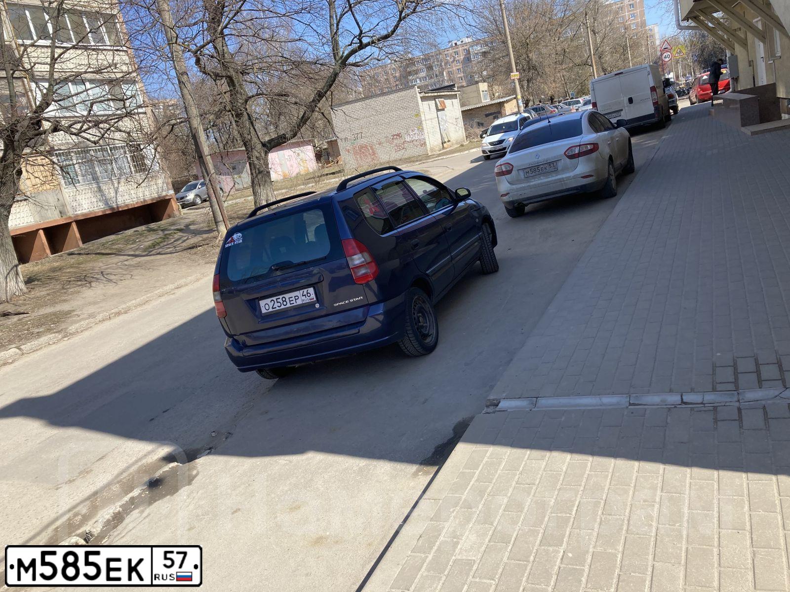 Фото автомобиля RENAULT FLUENCE, 2012 — госномер М585ЕК57. Цвет: Белый