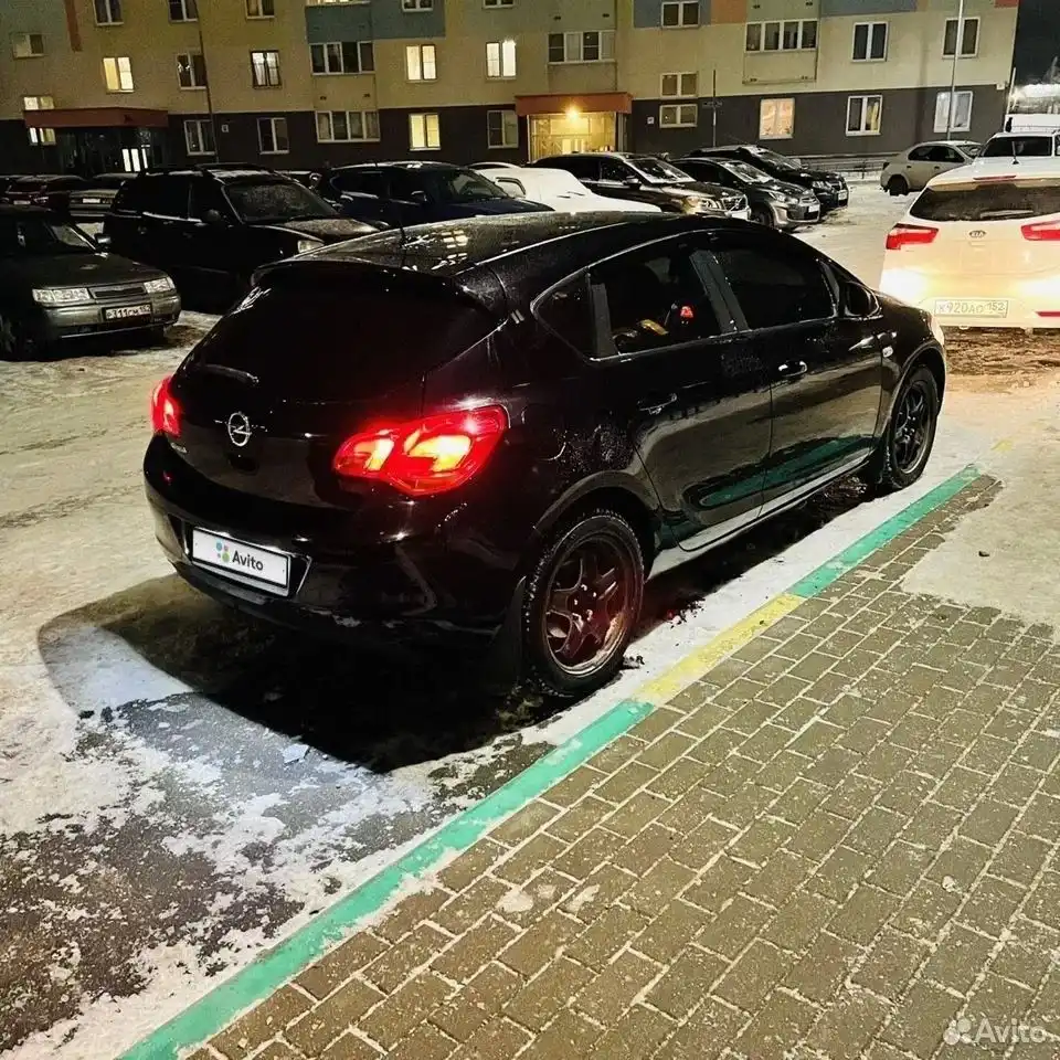 Фото автомобиля LADA 1119 KALINA, 2007 — госномер Н235АУ193. Цвет: СЕРО-БЕЖЕВЫЙ