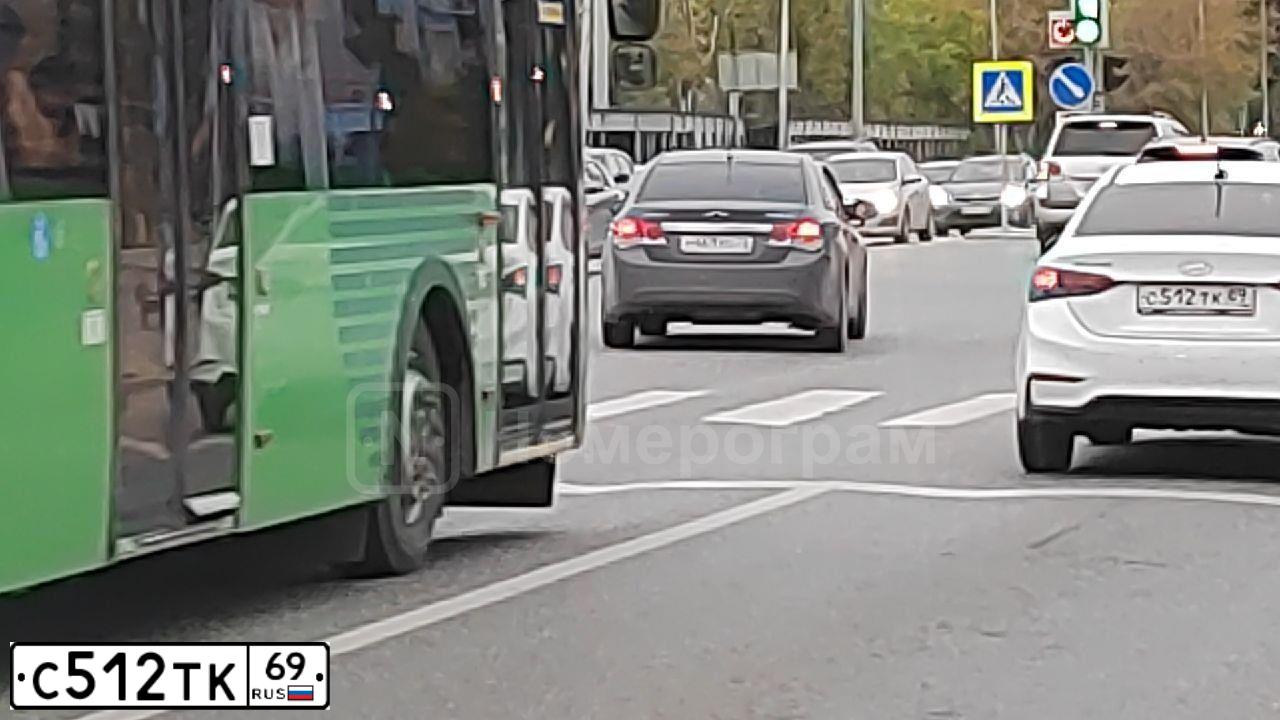 Фото автомобиля LADA 2172 PRIORA, 2010 — госномер С512ТК69. Цвет: средний серо-зеленый металлик