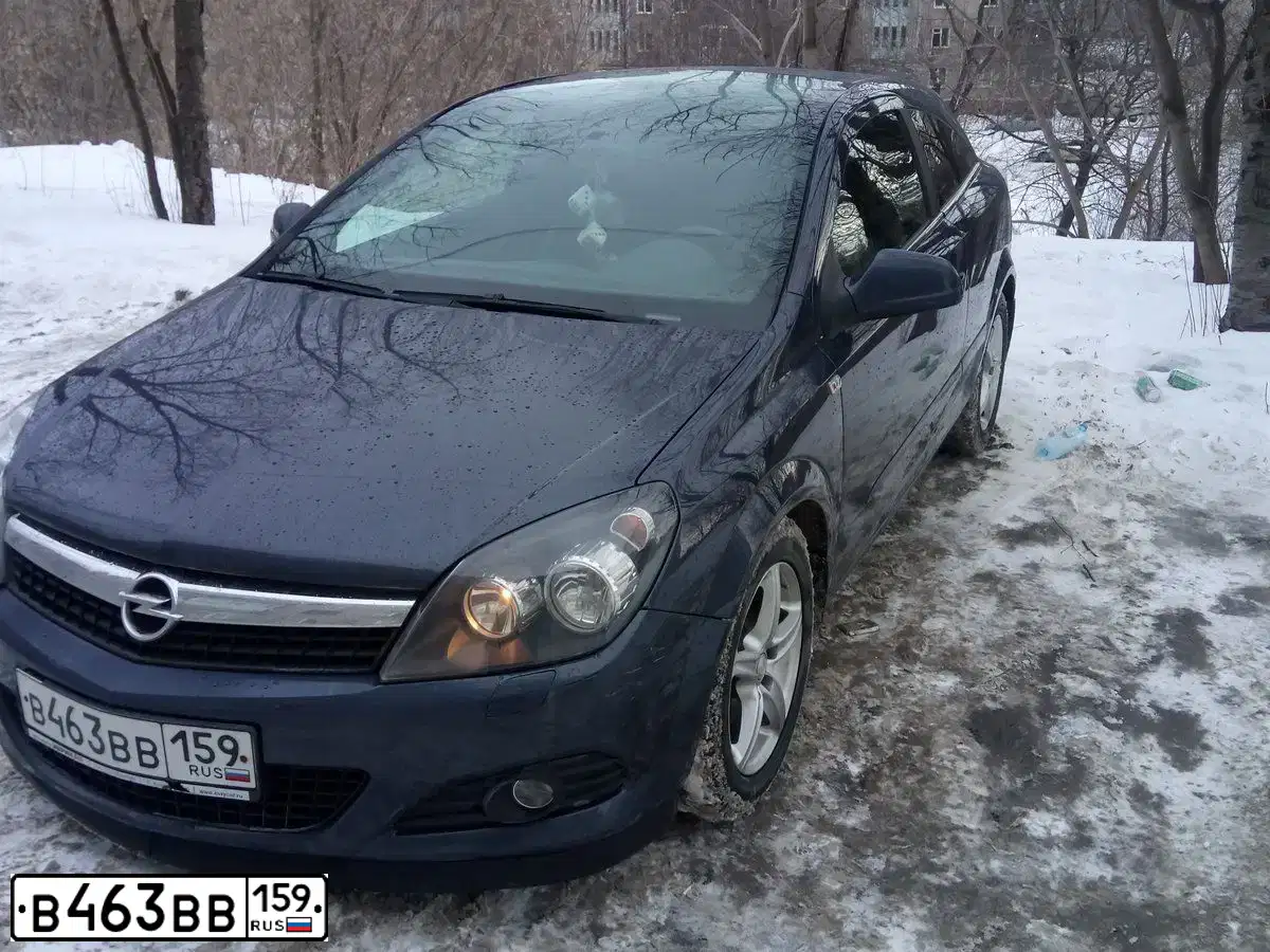 Фото автомобиля OPEL ASTRA, 2010 — госномер Р373ЕР159. Цвет: синий