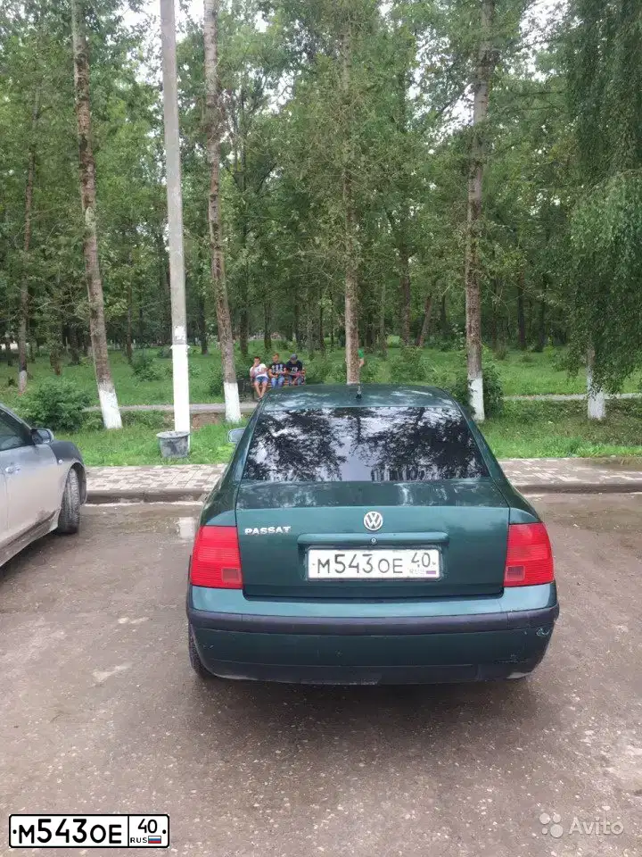 Фото автомобиля VOLKSWAGEN PASSAT, 1998 — госномер М543ОЕ40. Цвет: ЗЕЛЕНЫЙ