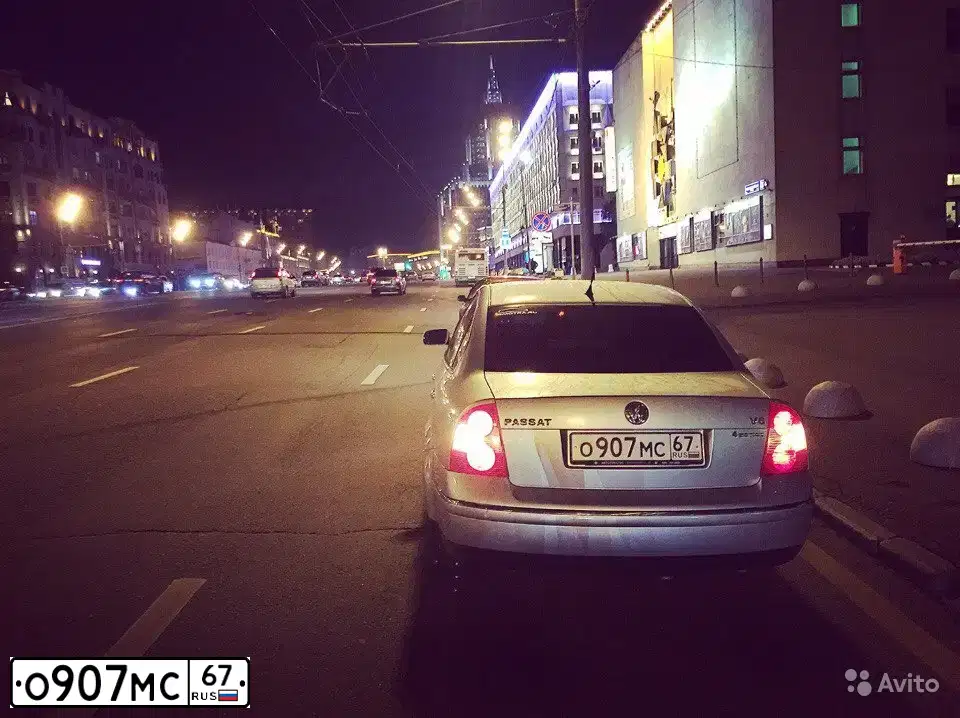 Фото автомобиля VOLKSWAGEN PASSAT, 2003 — госномер О907МС67. Цвет: СЕРЕБРИСТЫЙ