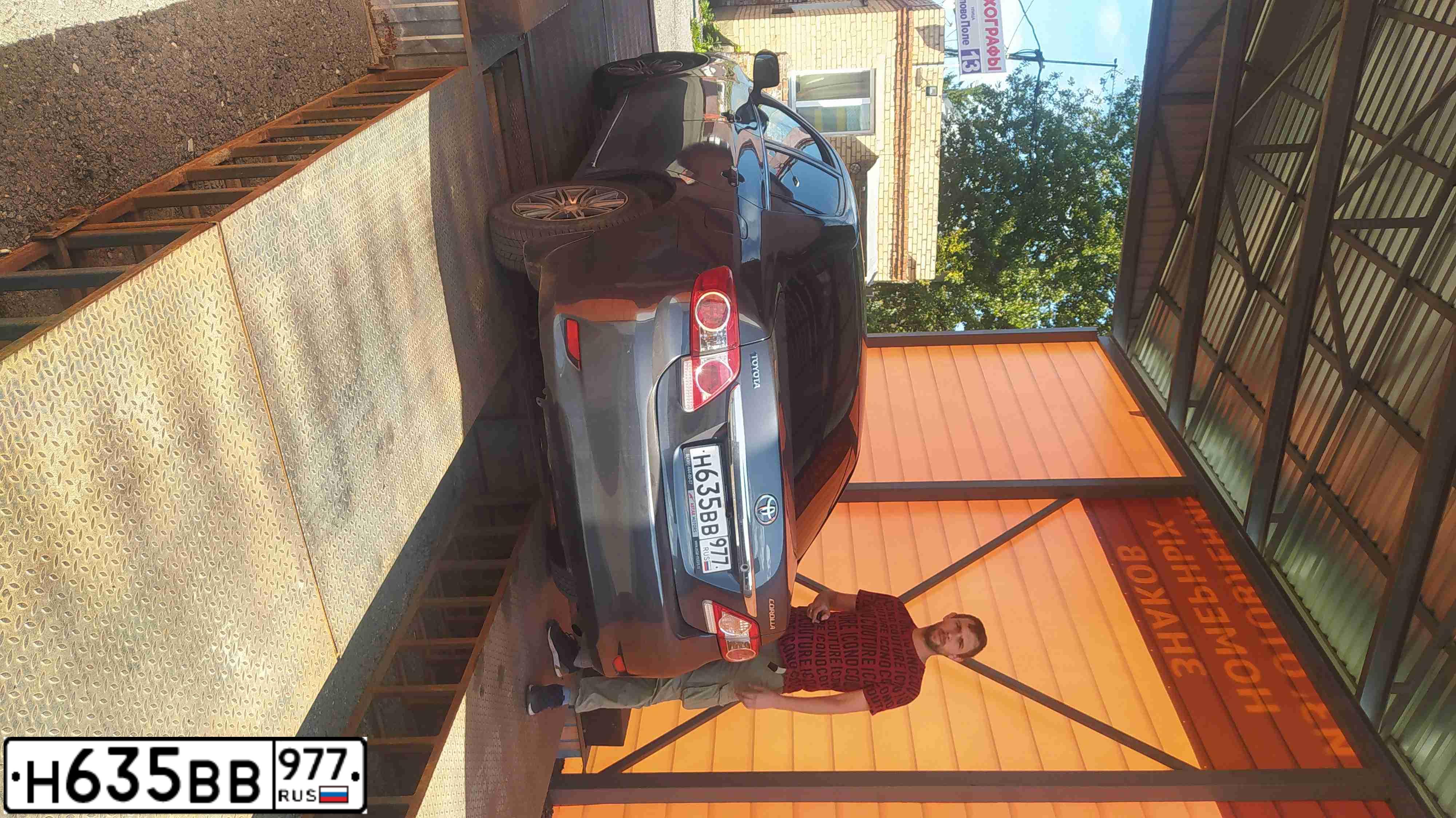 Фото автомобиля TOYOTA COROLLA, 2011 — госномер Н635ВВ977. Цвет: СЕРЫЙ