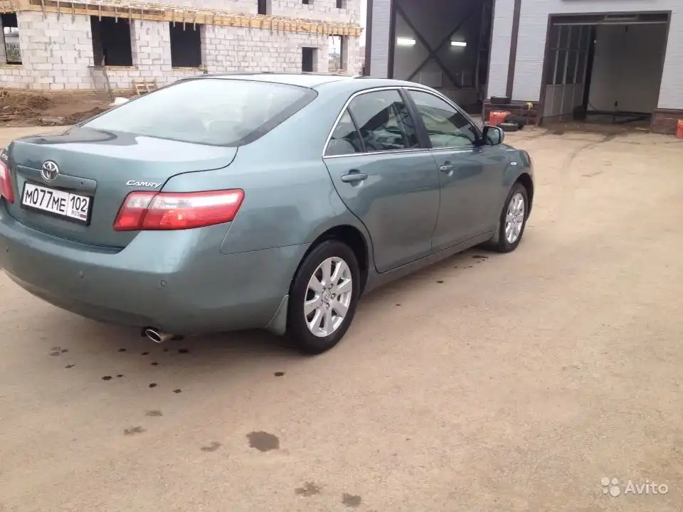 Фото автомобиля TOYOTA CAMRY, 2008 — госномер Р009НС102. Цвет: бирюзовый