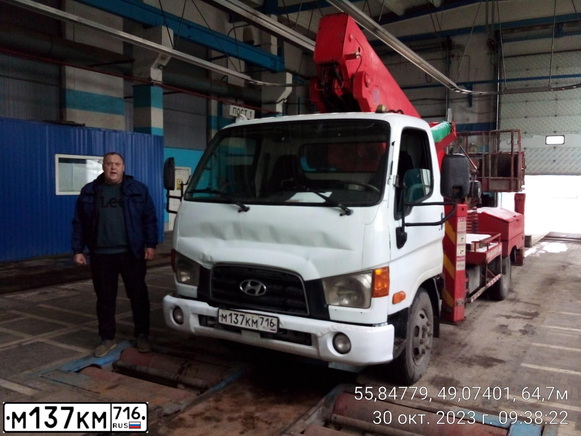 Фото автомобиля HYUNDAI MIGHTY, 2013 — госномер М137КМ716. Цвет: Белый