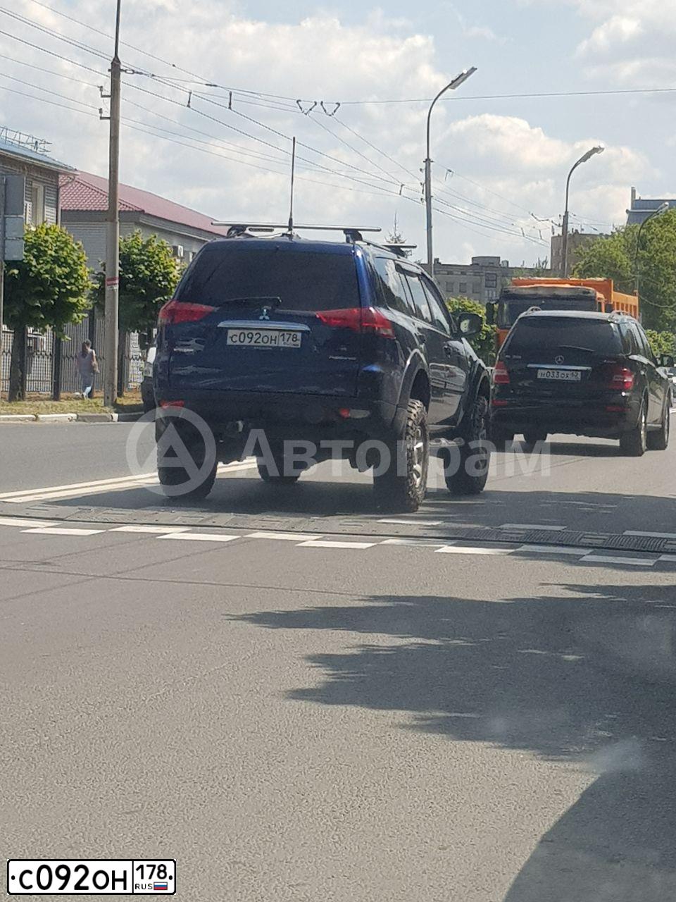 Фото автомобиля MITSUBISHI PAJERO SPORT, 2014 — госномер С092ОН178. Цвет: СИНИЙ