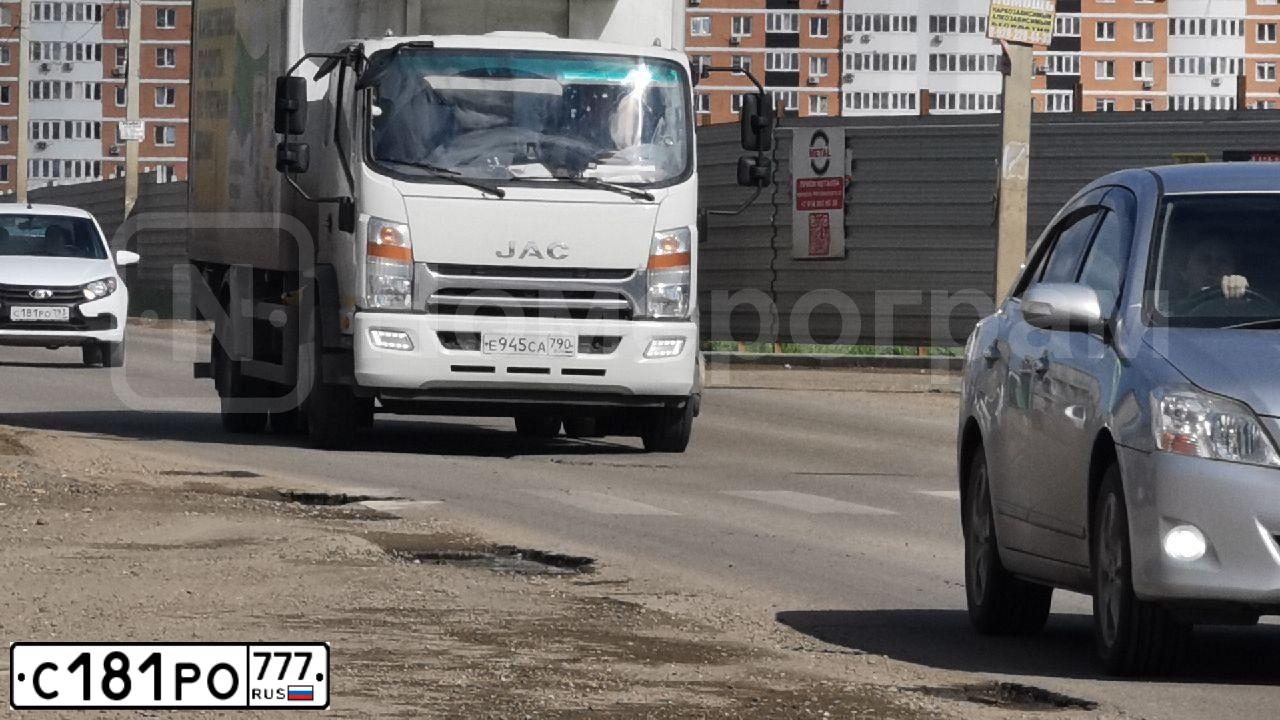 Фото автомобиля LANDROVER RANGE ROVER SPORT, 2015 — госномер Т854ЕС76. Цвет: СЕРЕБРИСТО-БЕЛЫЙ