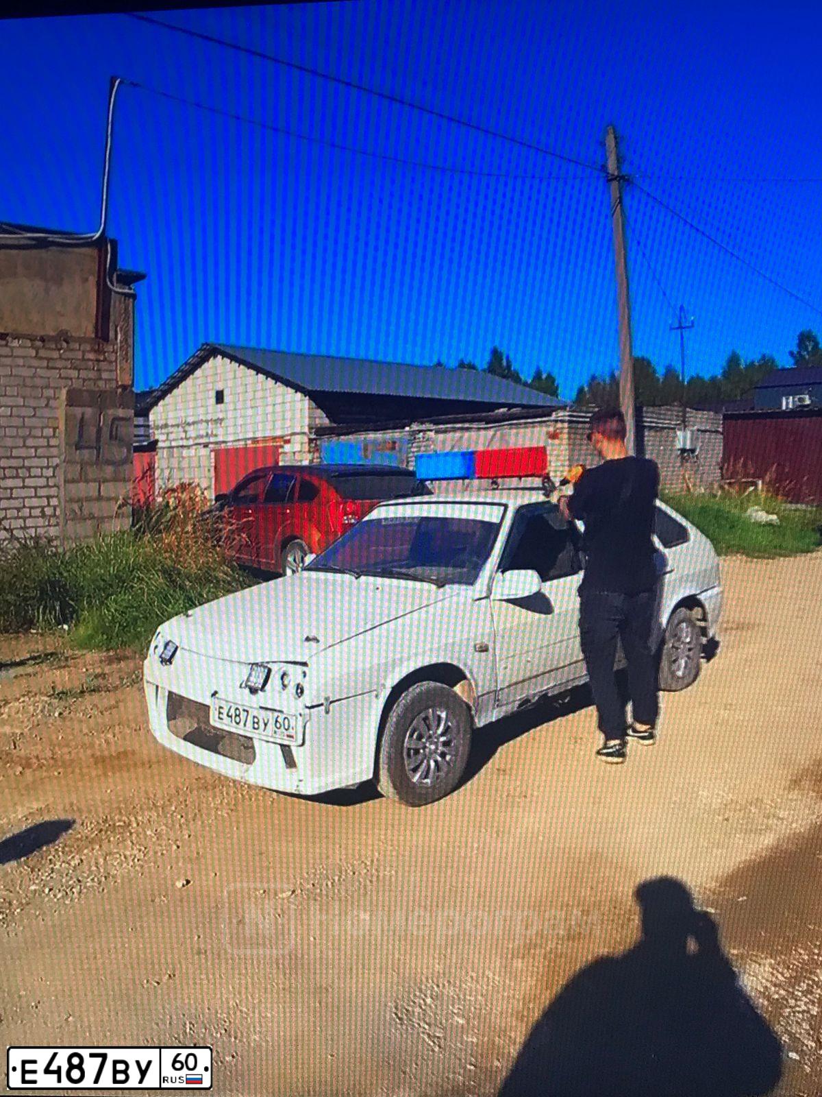 Фото автомобиля LADA 2109 SAMARA, 1997 — госномер Е487ВУ60. Цвет: БЕЛЫЙ